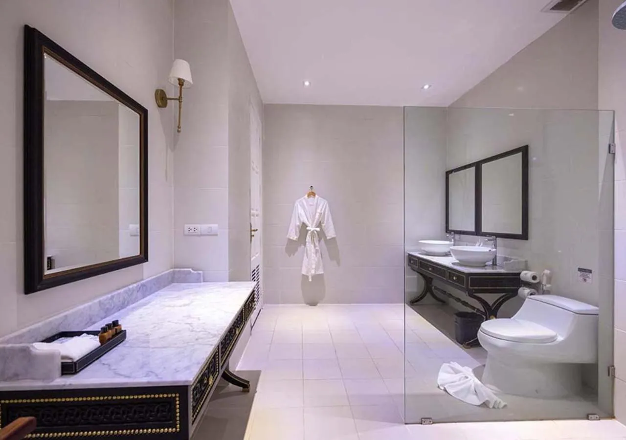 Toilet in Le Thatluang D'oR Boutique Hotel