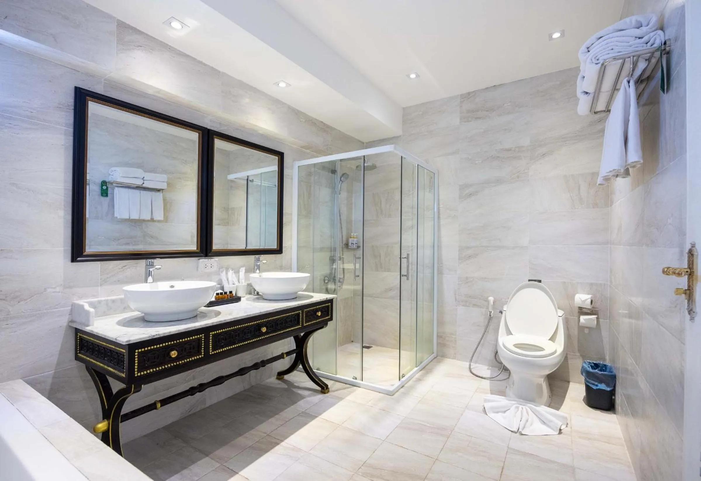 Bathroom in Le Thatluang D'oR Boutique Hotel