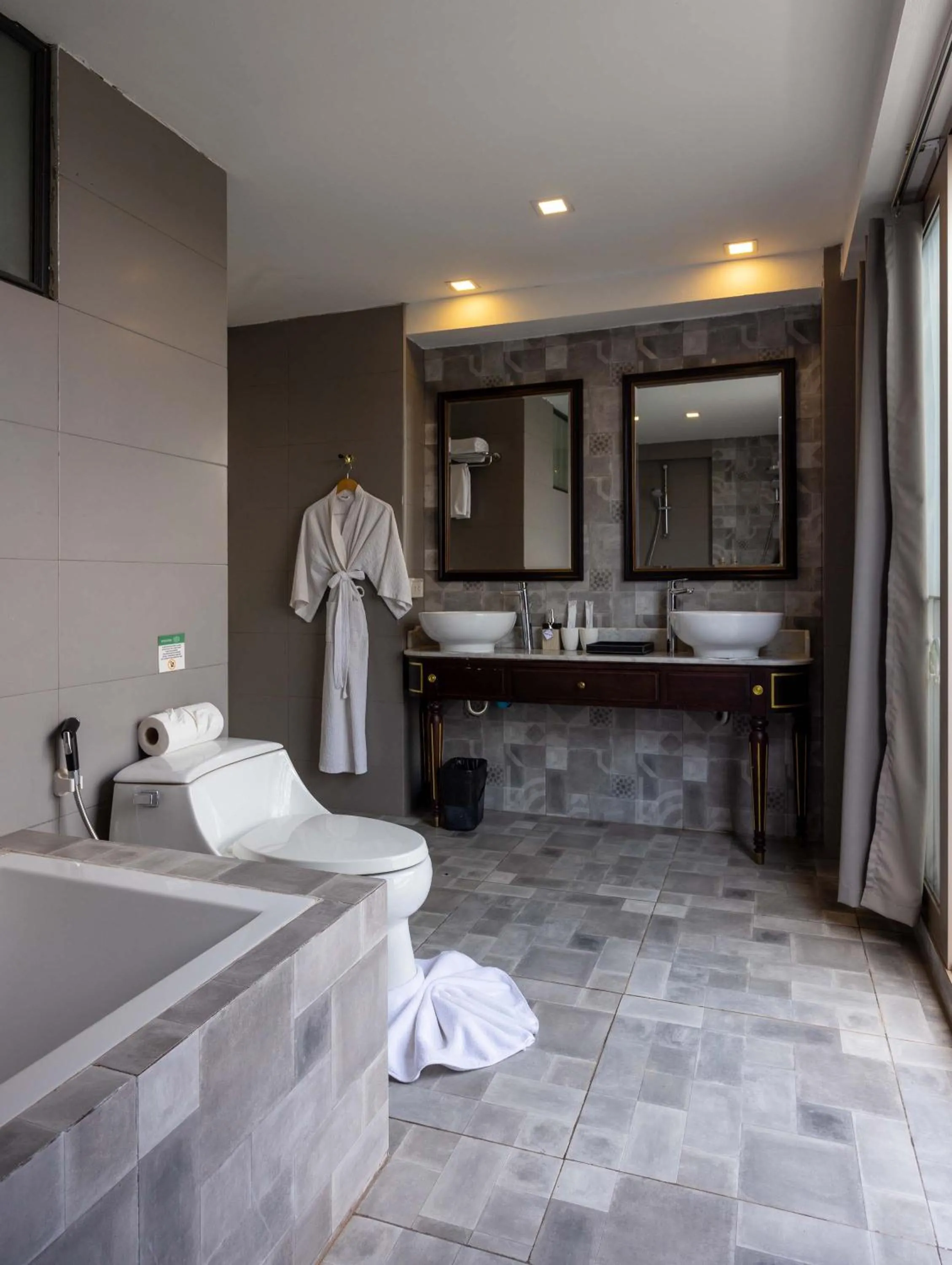 Bathroom in Le Thatluang D'oR Boutique Hotel