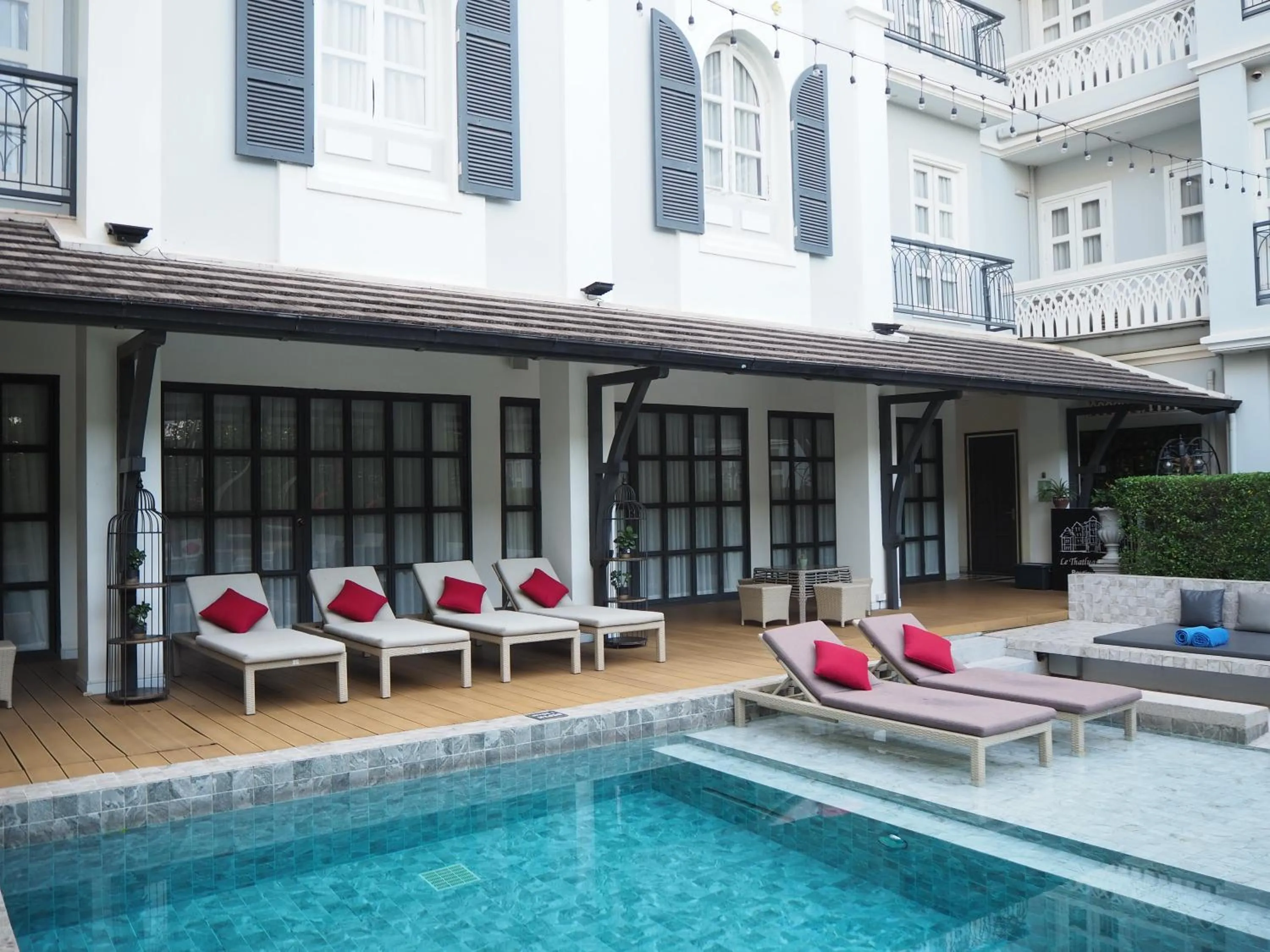 Swimming pool in Le Thatluang D'oR Boutique Hotel