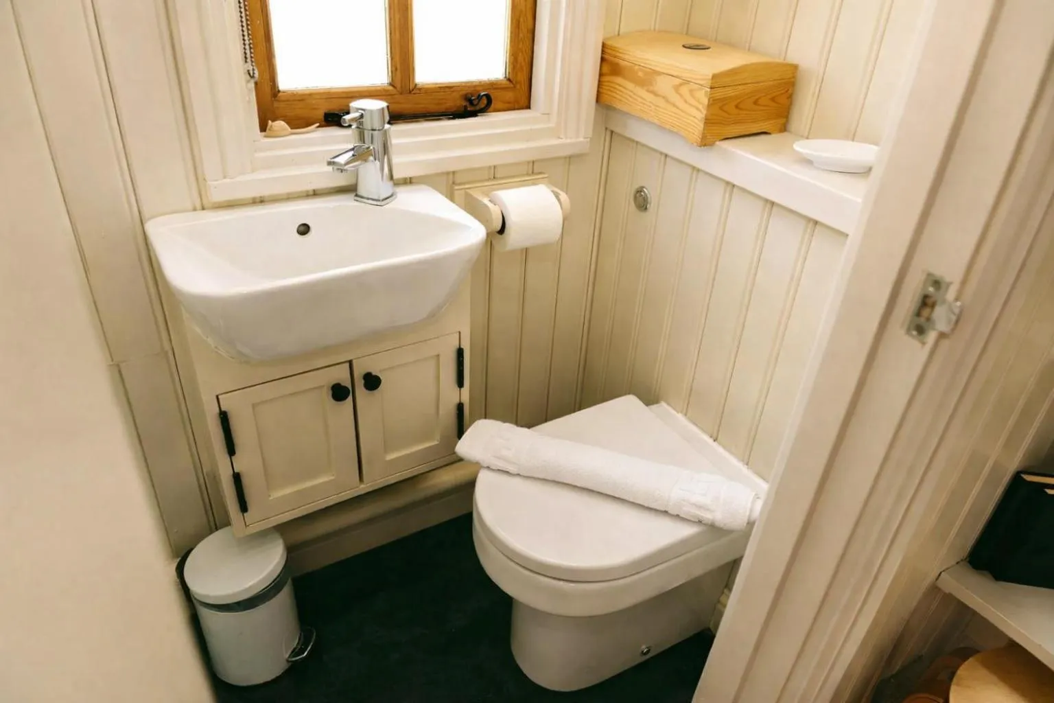 Toilet in Morndyke Shepherds Huts
