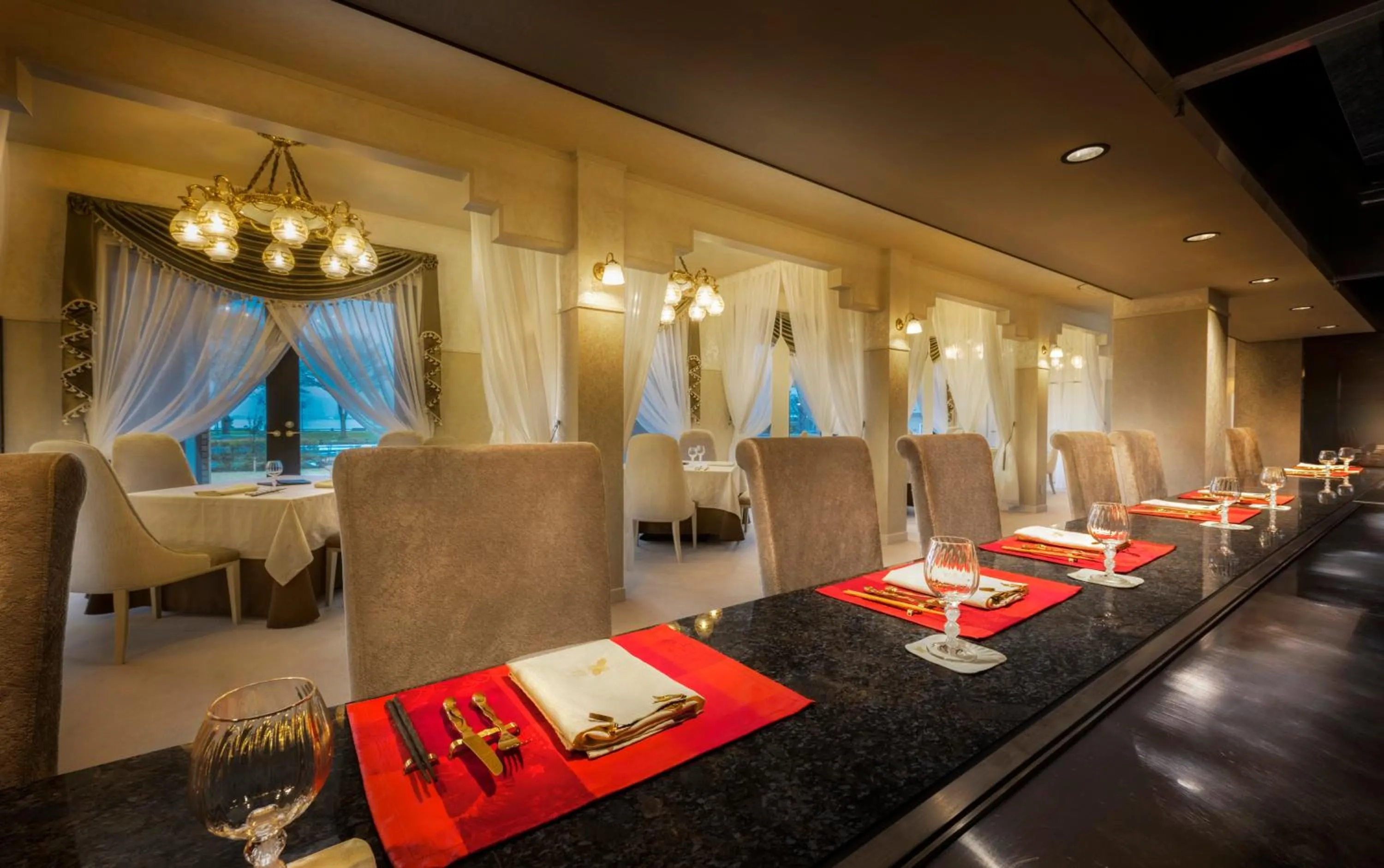 Restaurant/places to eat in Katakura Silk Hotel