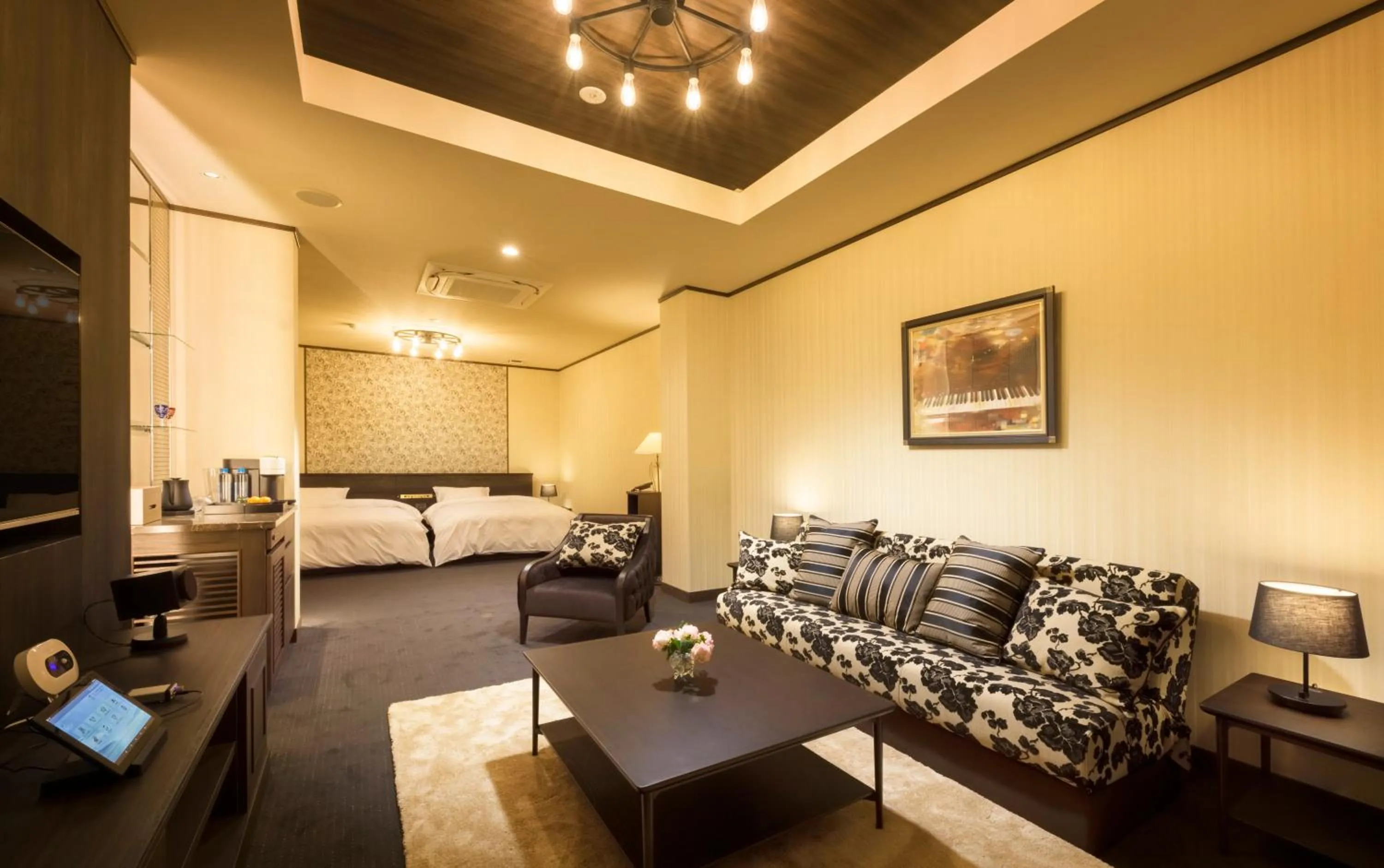 Living room, Bed in Katakura Silk Hotel