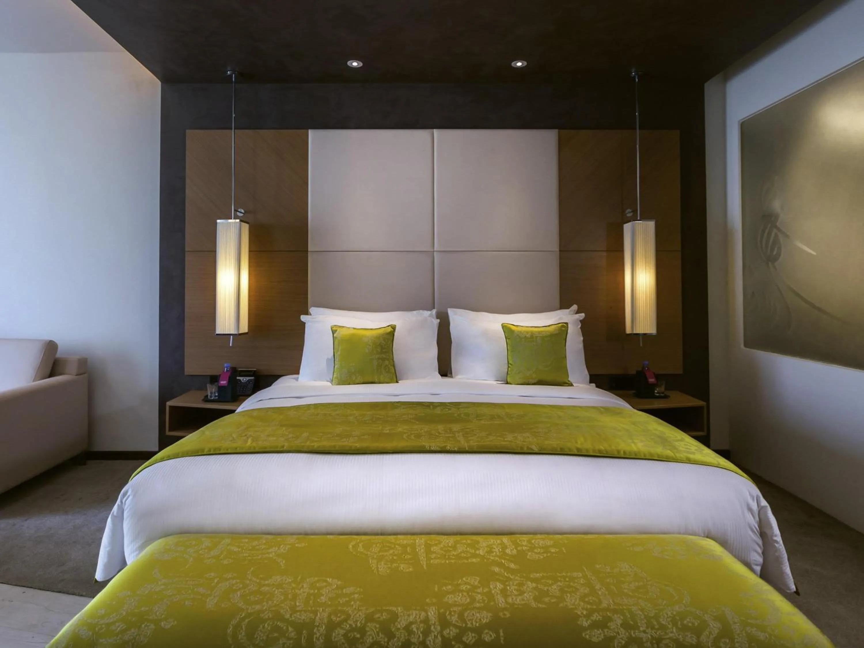 Bedroom, Bed in Mövenpick Hotel du Lac Tunis