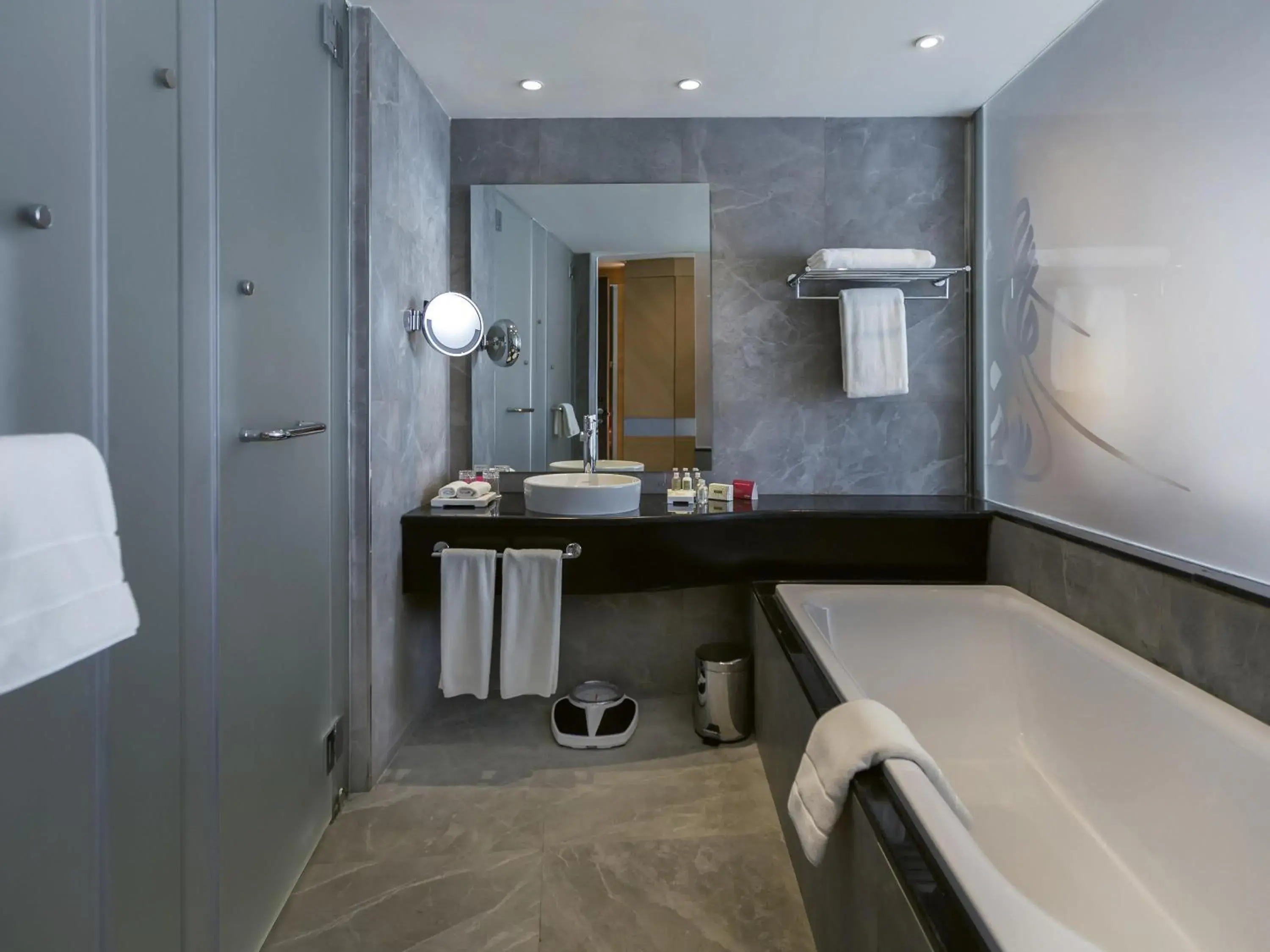 Bedroom in Mövenpick Hotel du Lac Tunis Bedroom in Mövenpick Hotel du Lac Tunis