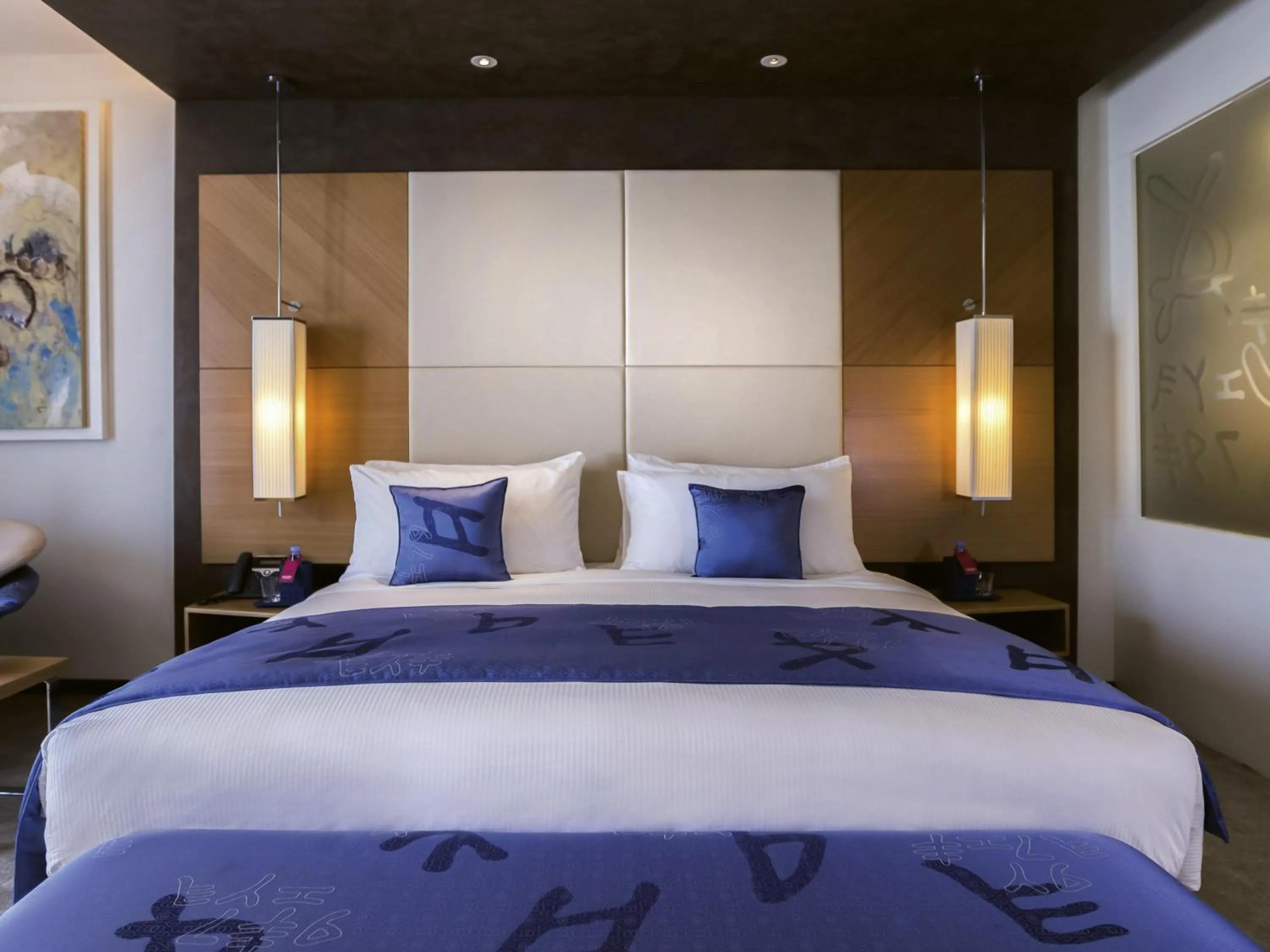 Bedroom, Bed in Mövenpick Hotel du Lac Tunis