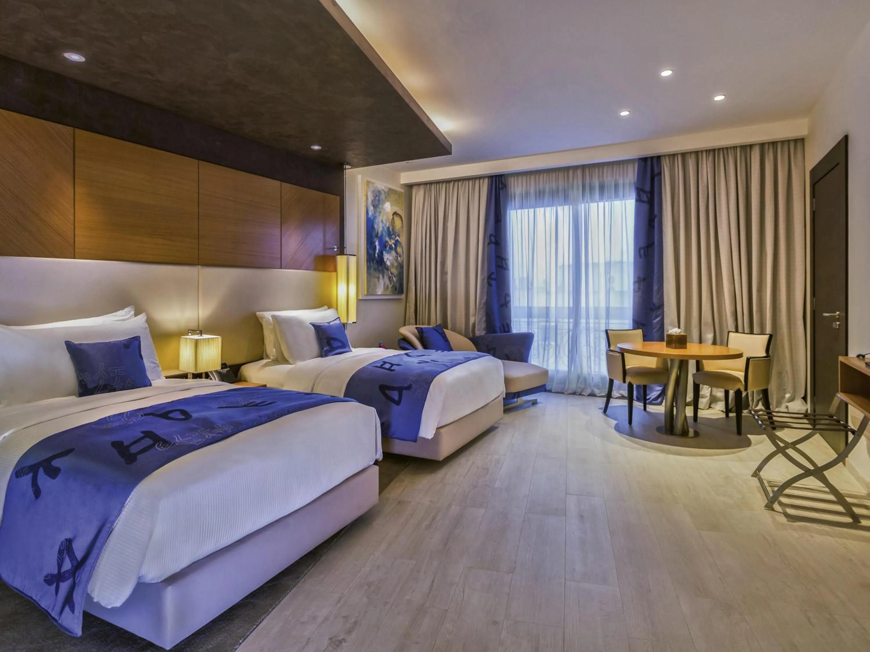 Bedroom, Bed in Mövenpick Hotel du Lac Tunis