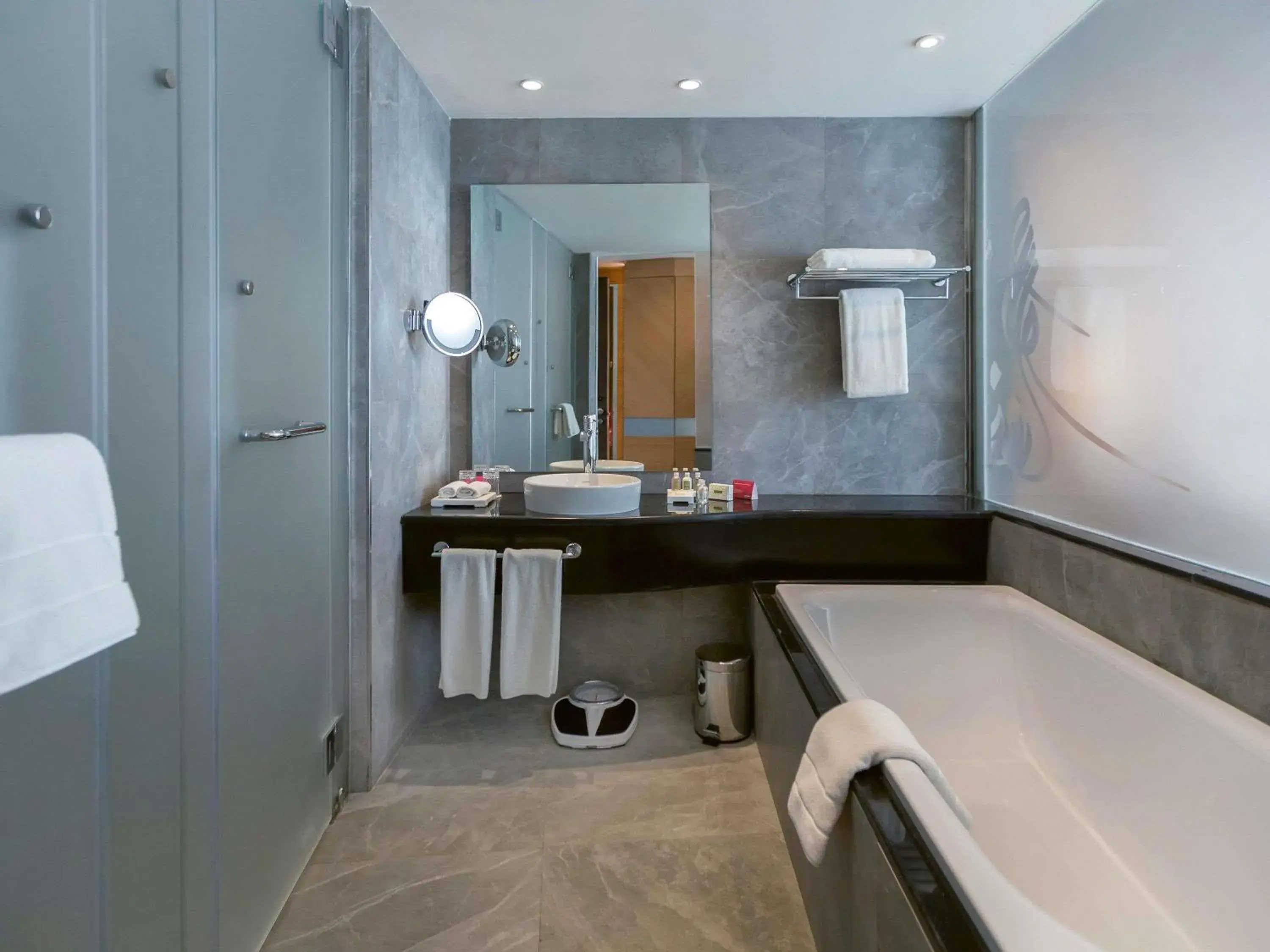 Deluxe King Room in Mövenpick Hotel du Lac Tunis Deluxe King Room in Mövenpick Hotel du Lac Tunis