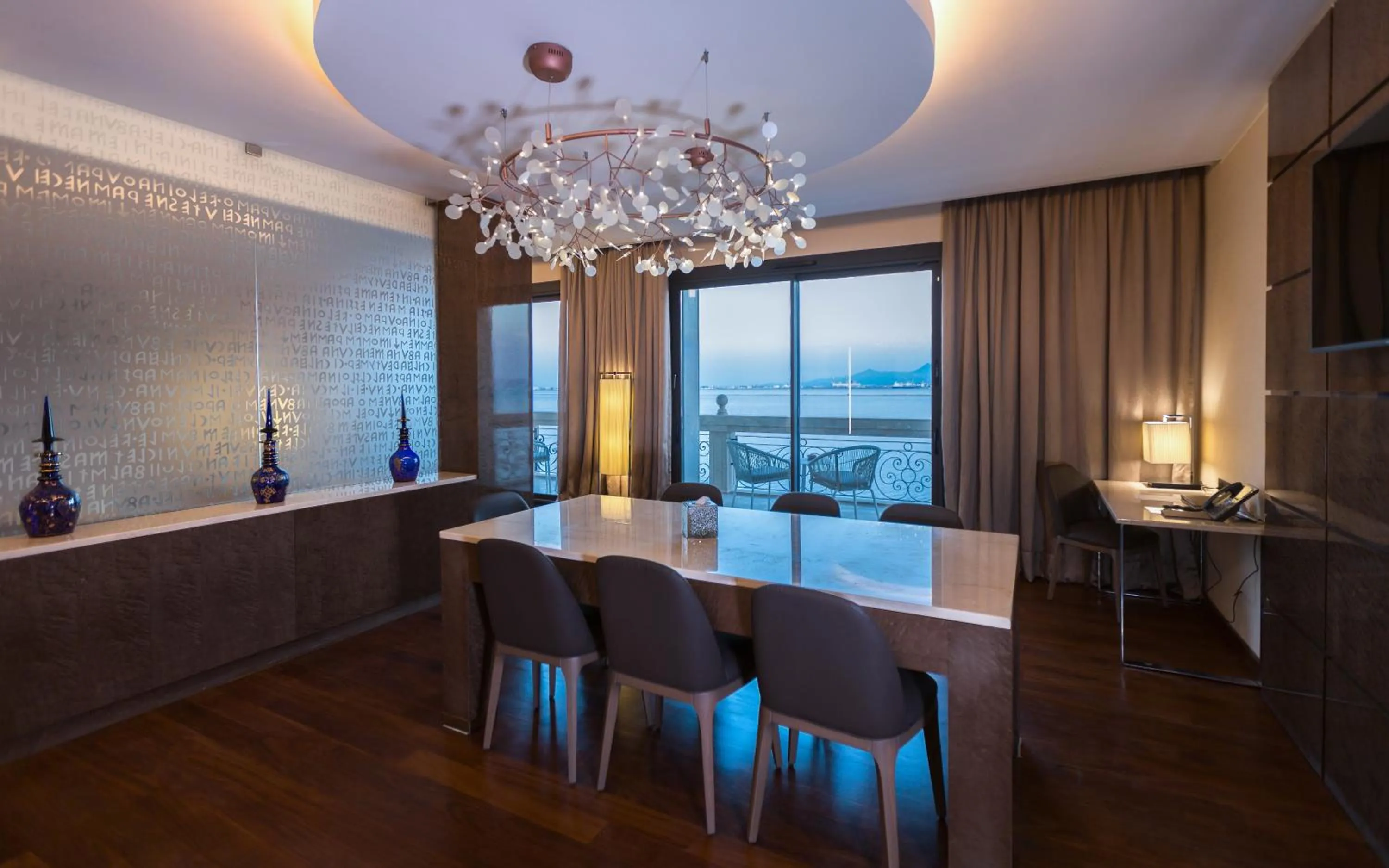 Seating area in Mövenpick Hotel du Lac Tunis