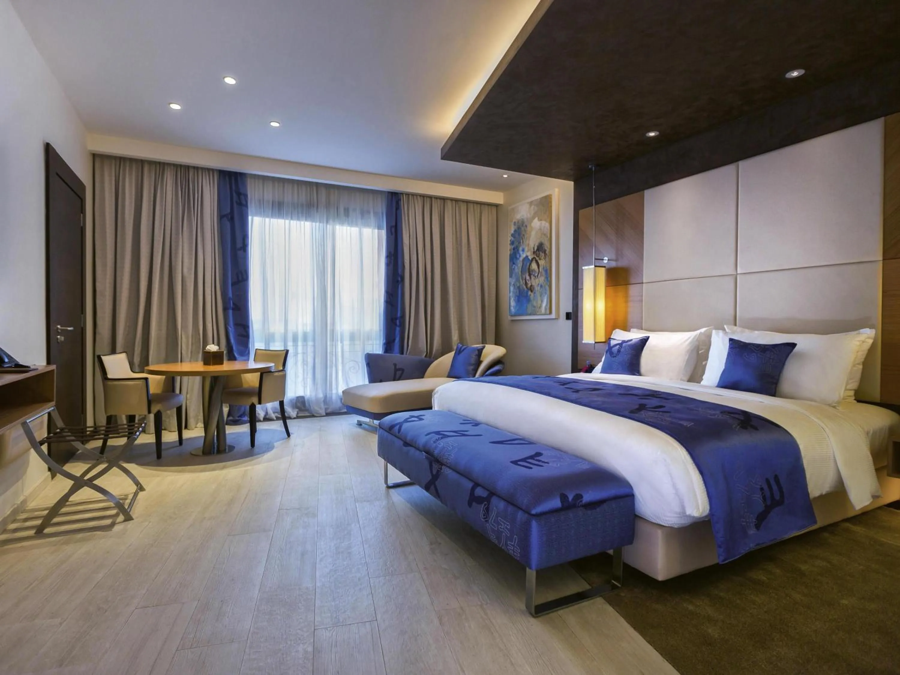 Bedroom, Bed in Mövenpick Hotel du Lac Tunis