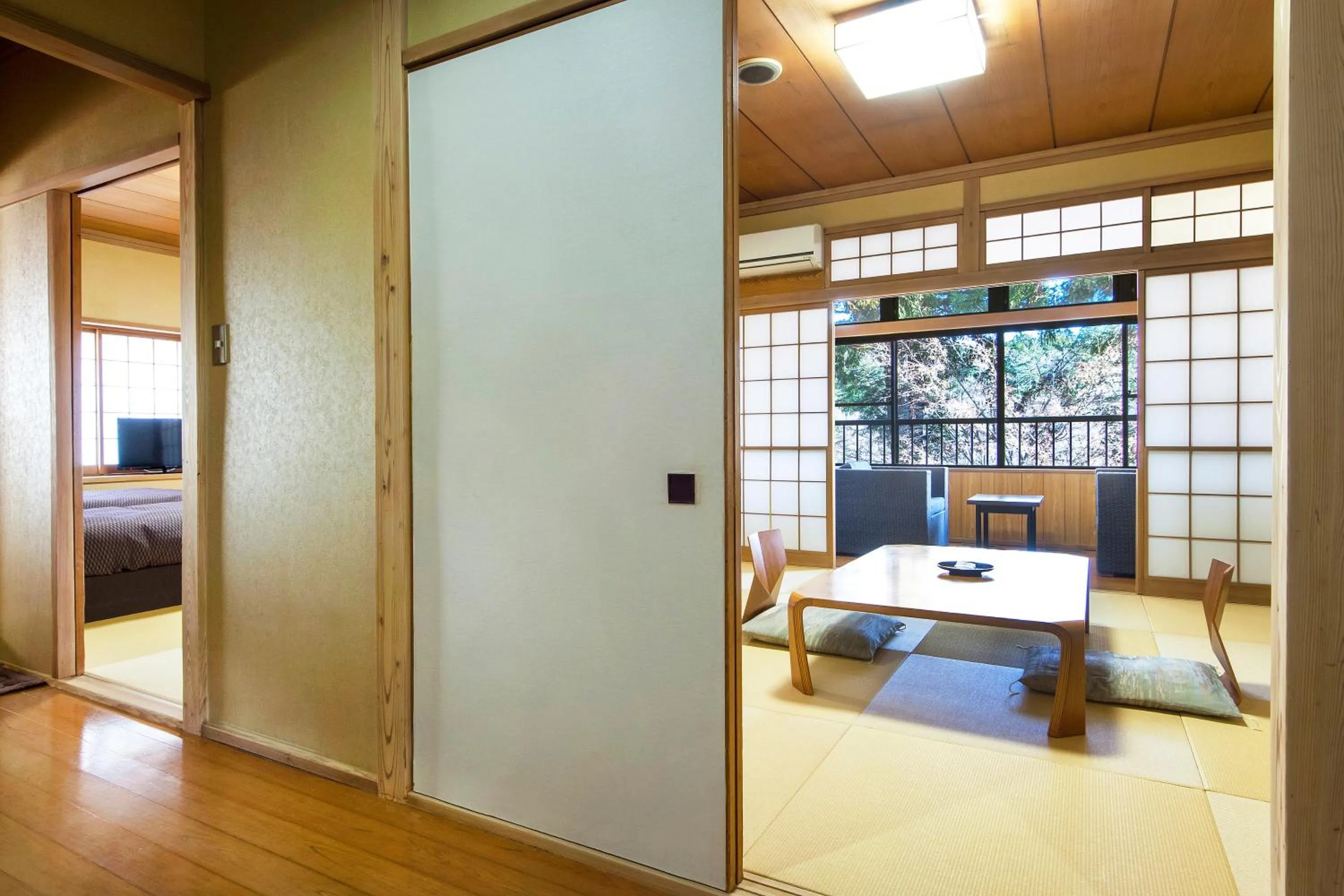 Photo of the whole room, Bed in Nikko Tokanso
