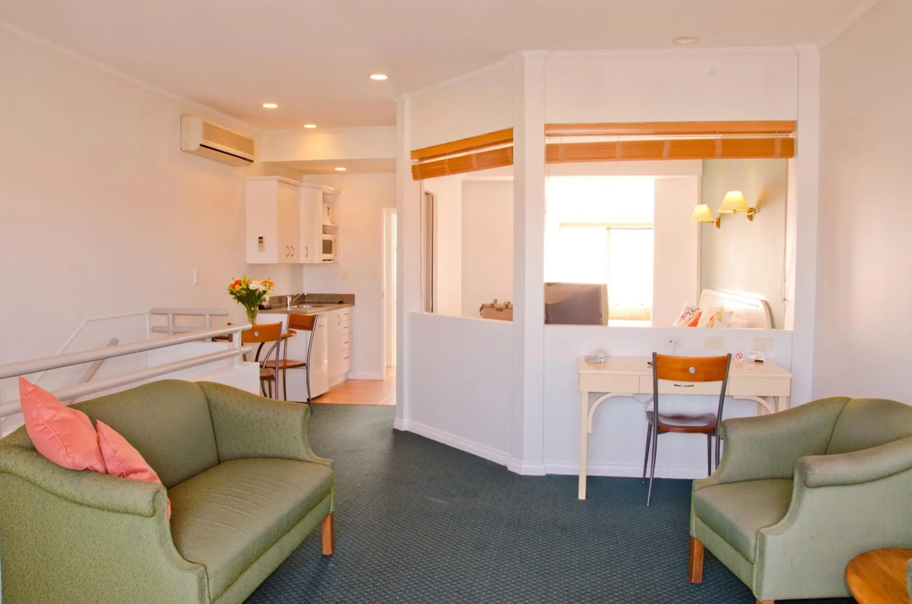 Living room in Beachfront Motel Living room in Beachfront Motel