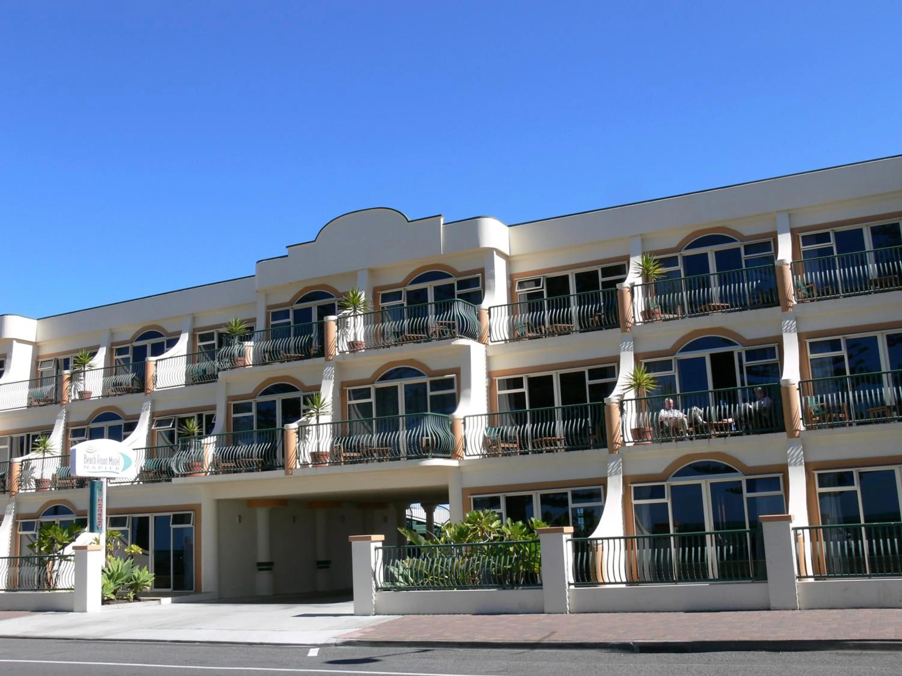 Facade/entrance in Beachfront Motel