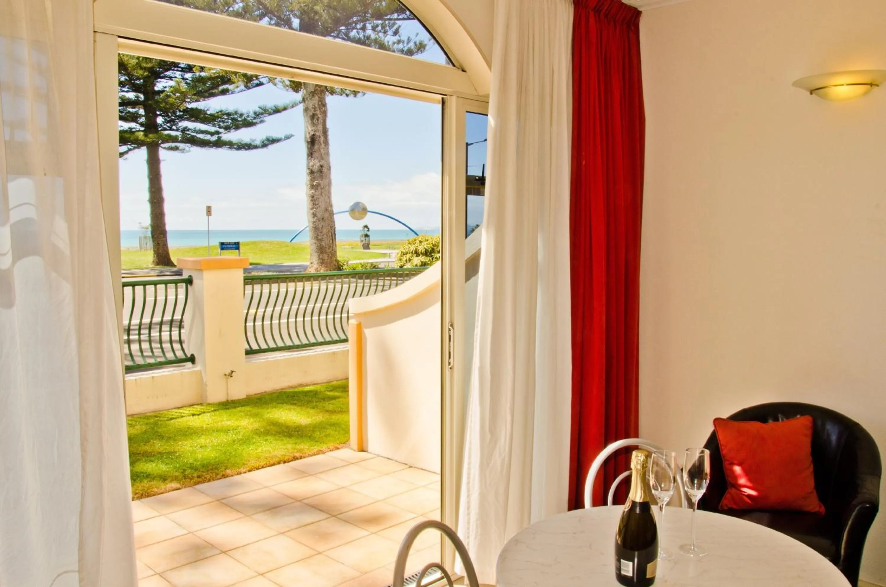 Balcony/Terrace in Beachfront Motel
