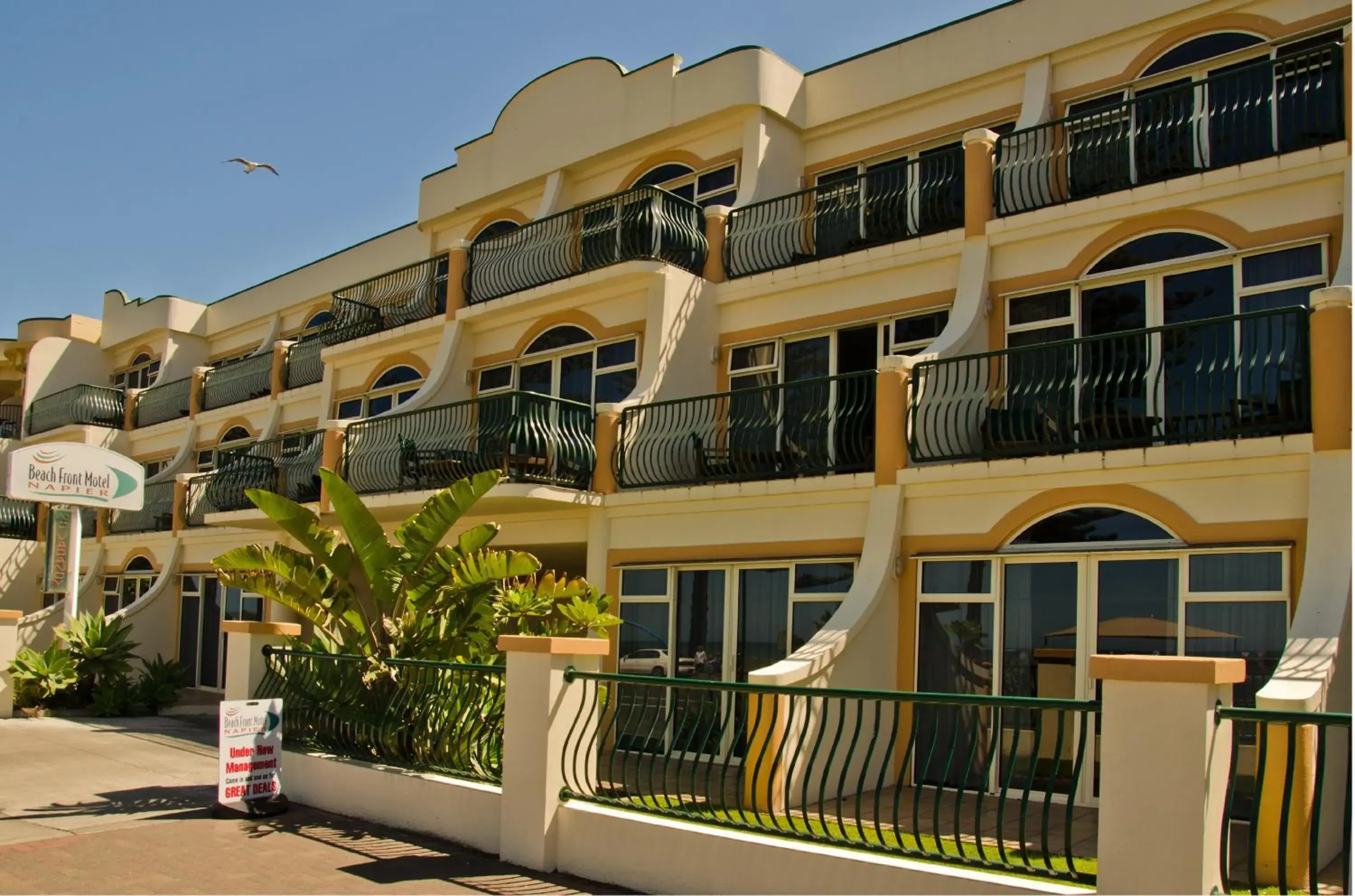 Facade/entrance in Beachfront Motel Facade/entrance in Beachfront Motel