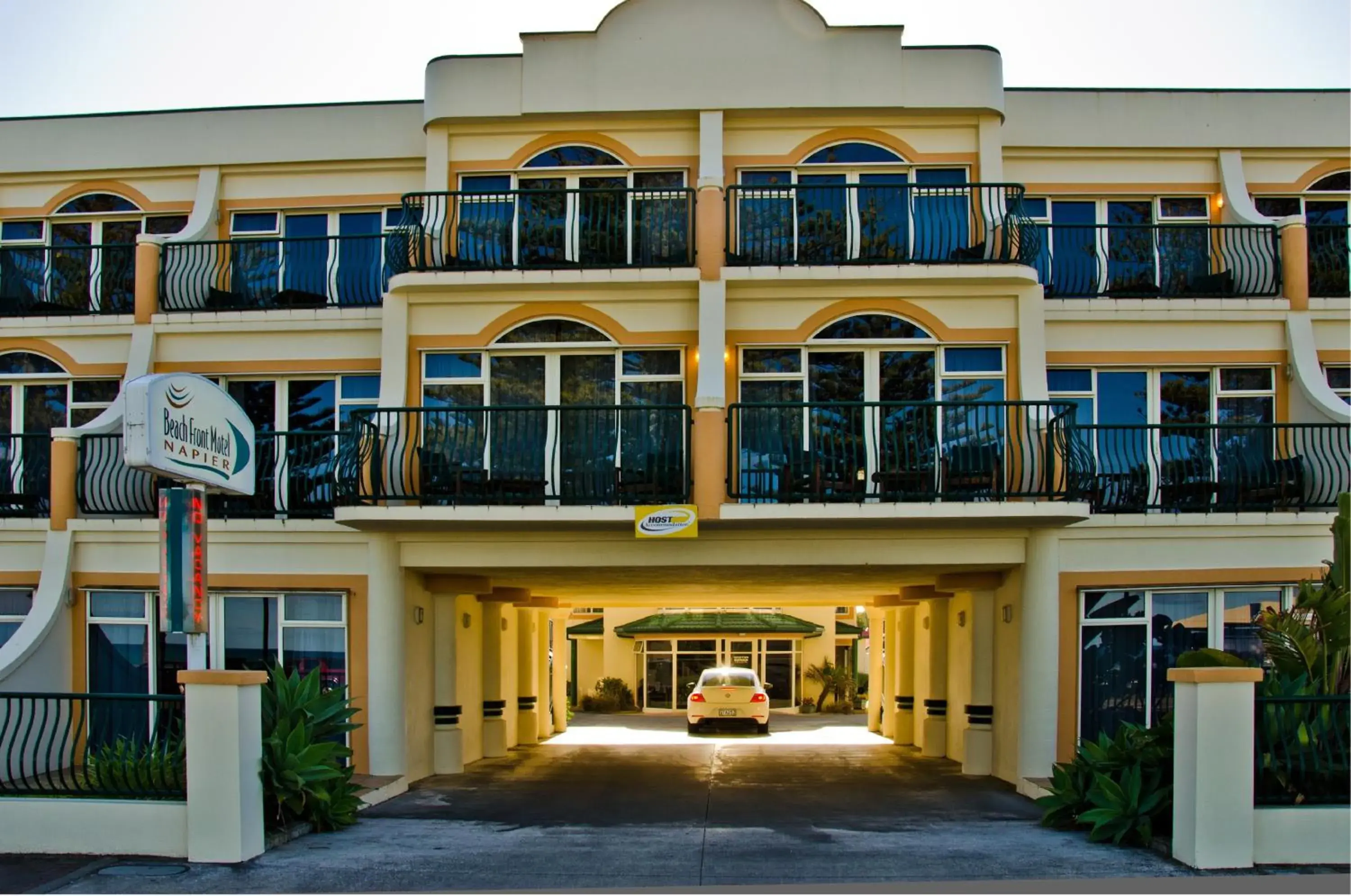 Facade/entrance in Beachfront Motel Facade/entrance in Beachfront Motel