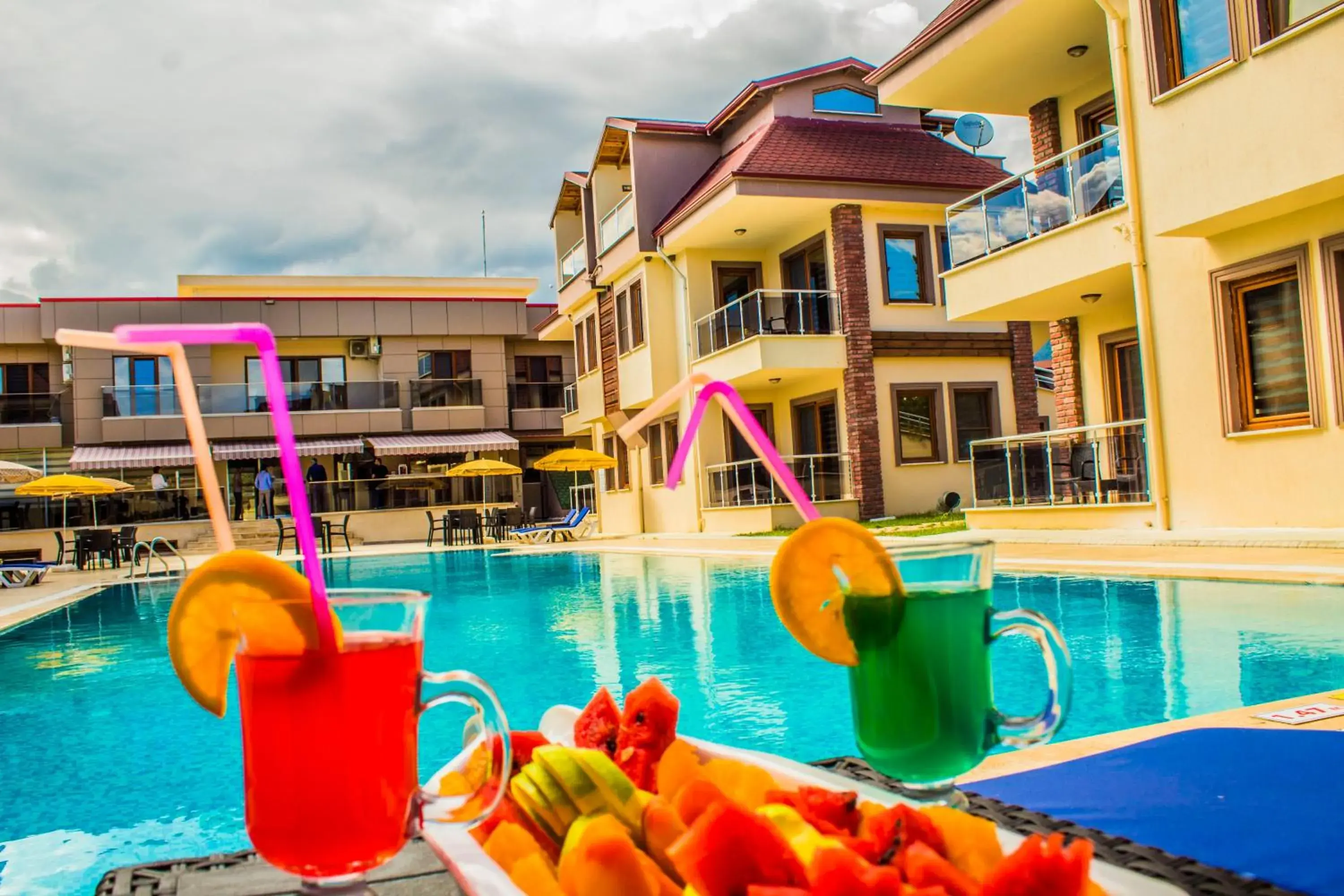 Pool view in Form Thermal Hotel & SPA Kaz Dağları Pool view in Form Thermal Hotel & SPA Kaz Dağları