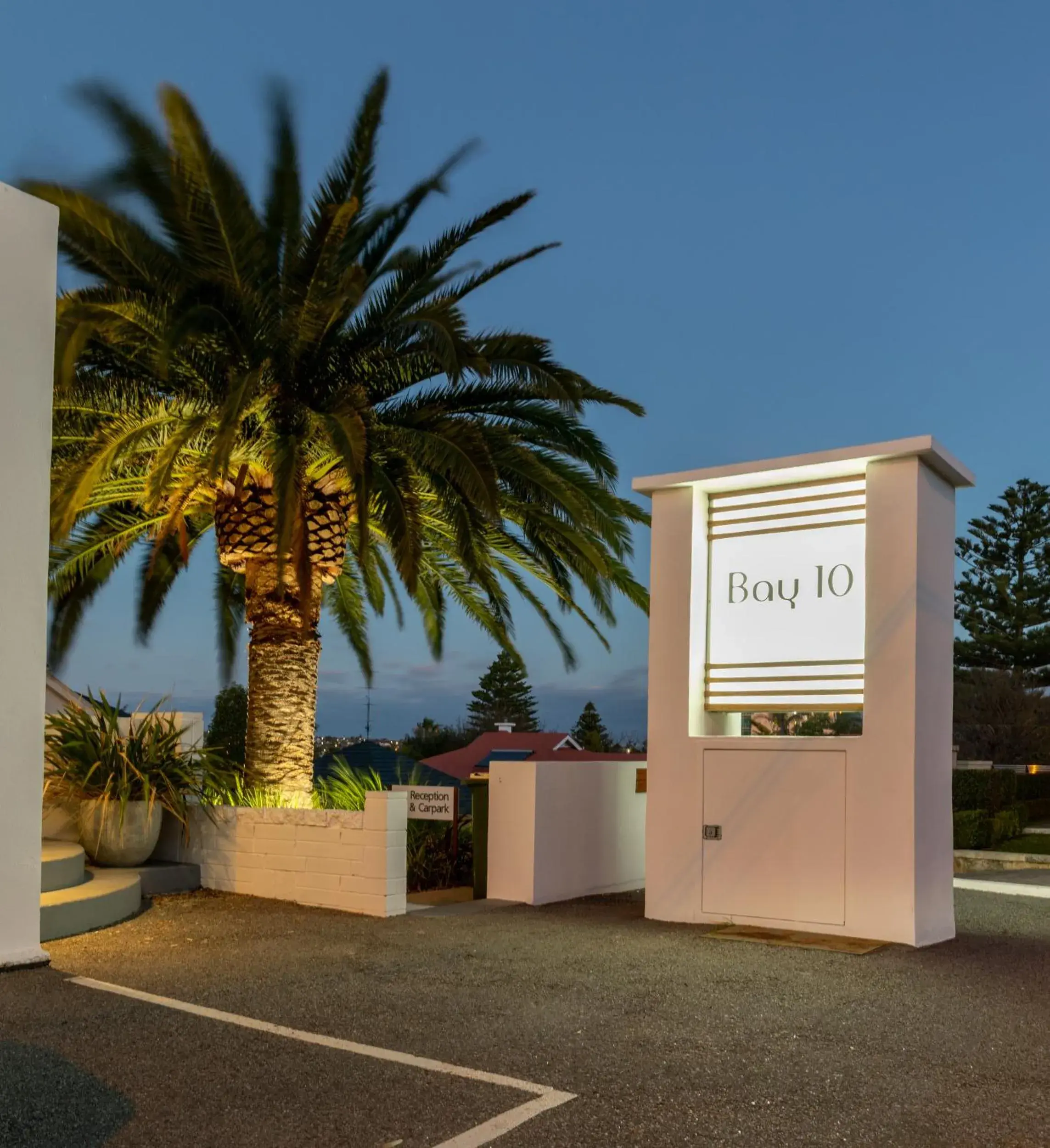 Property building in Bay 10 - Suites and Apartments Property building in Bay 10 - Suites and Apartments