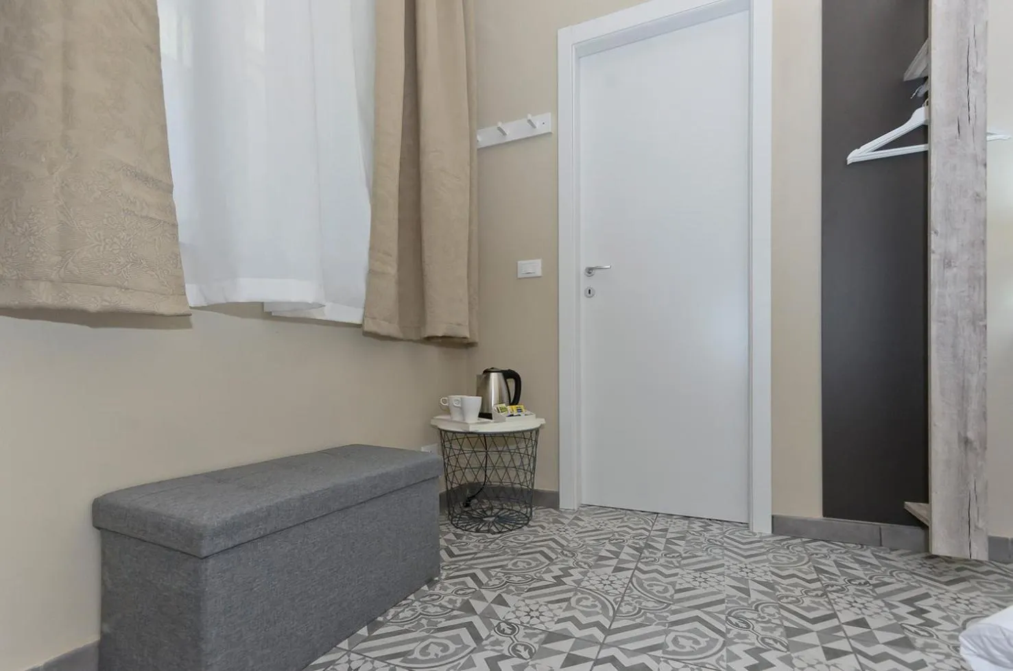 Coffee/tea facilities in TOHOUSE Rooms