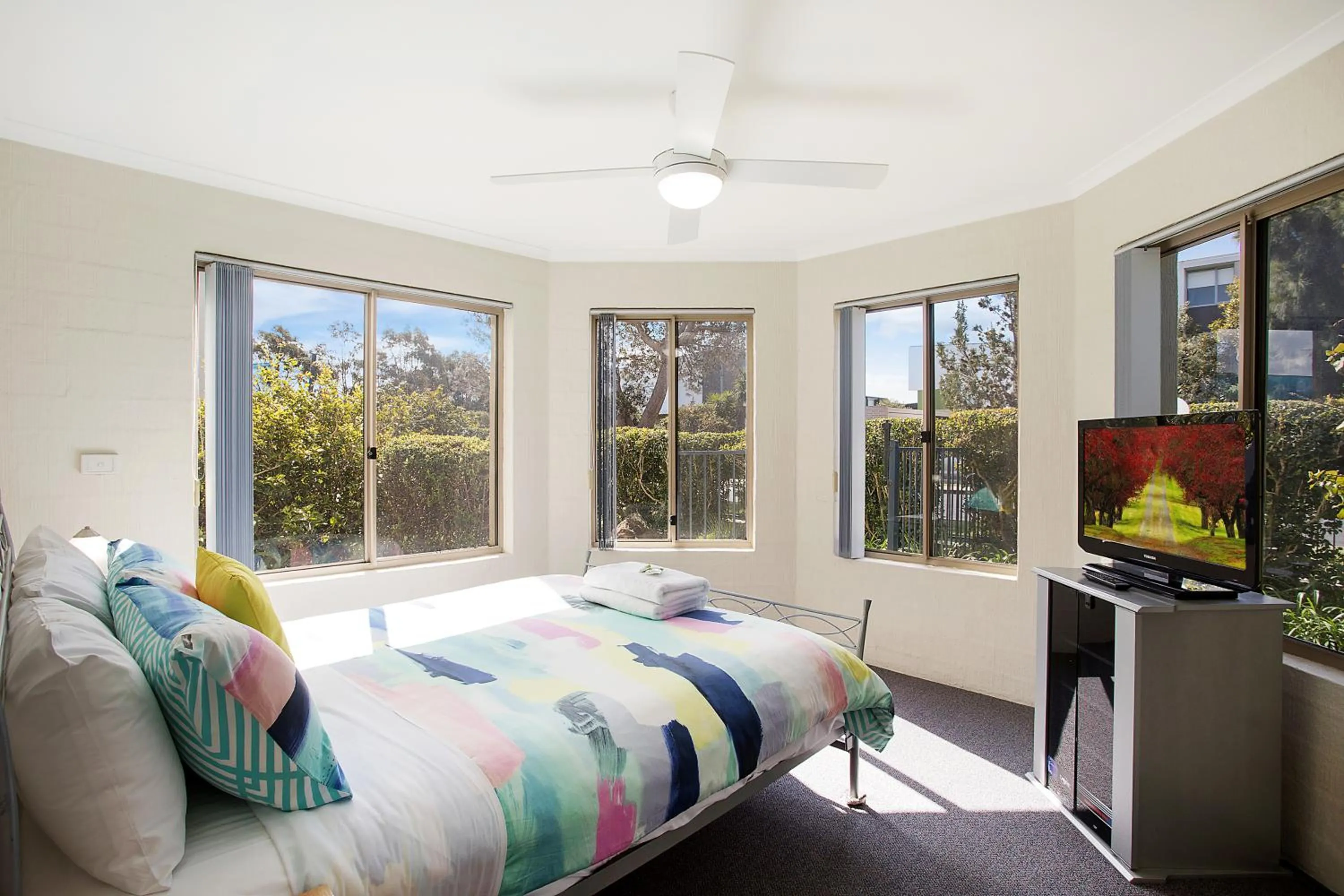Bedroom, Bed in Sails Luxury Apartments Merimbula