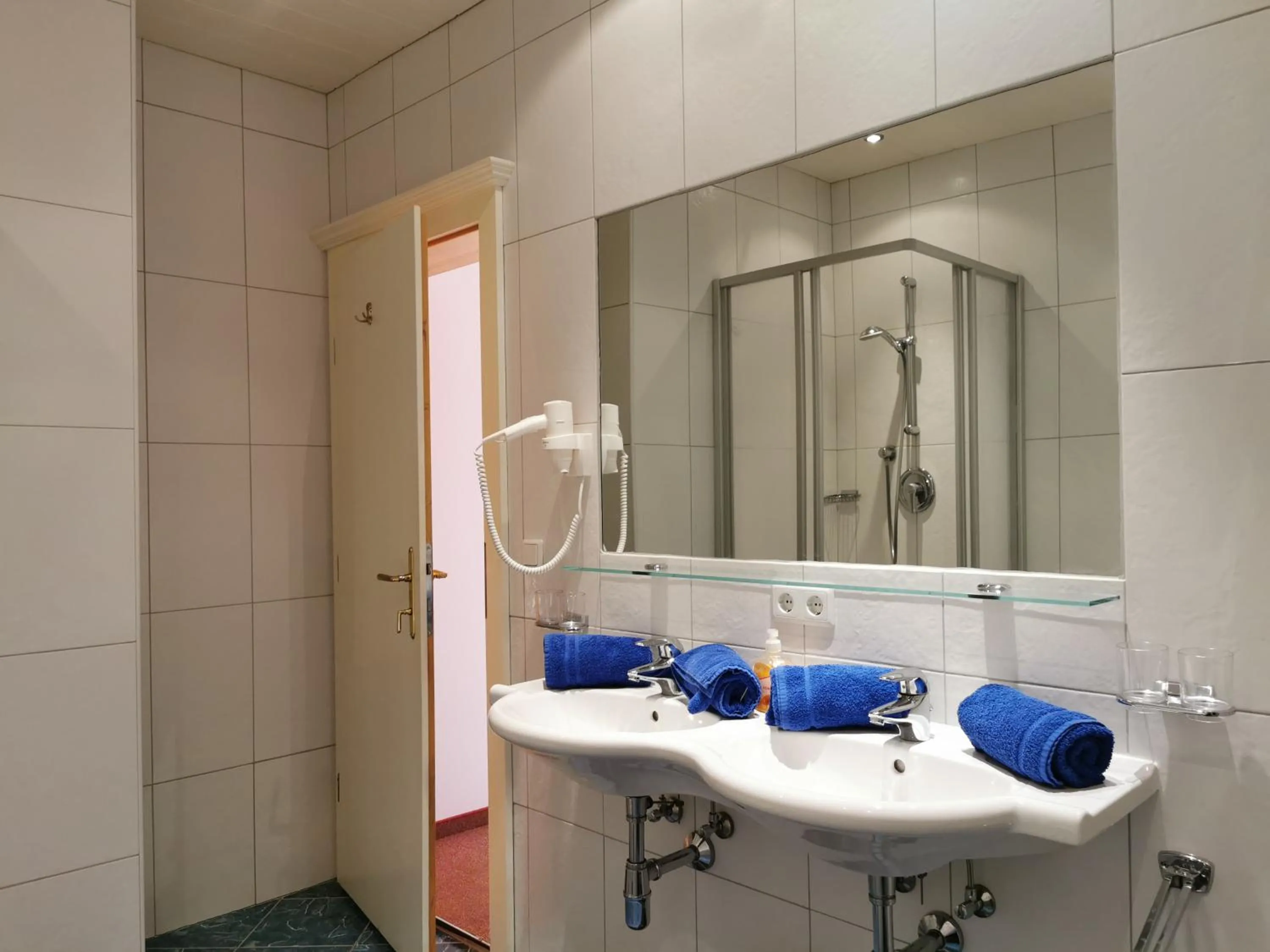 Bathroom in Hotel Garni Schönblick