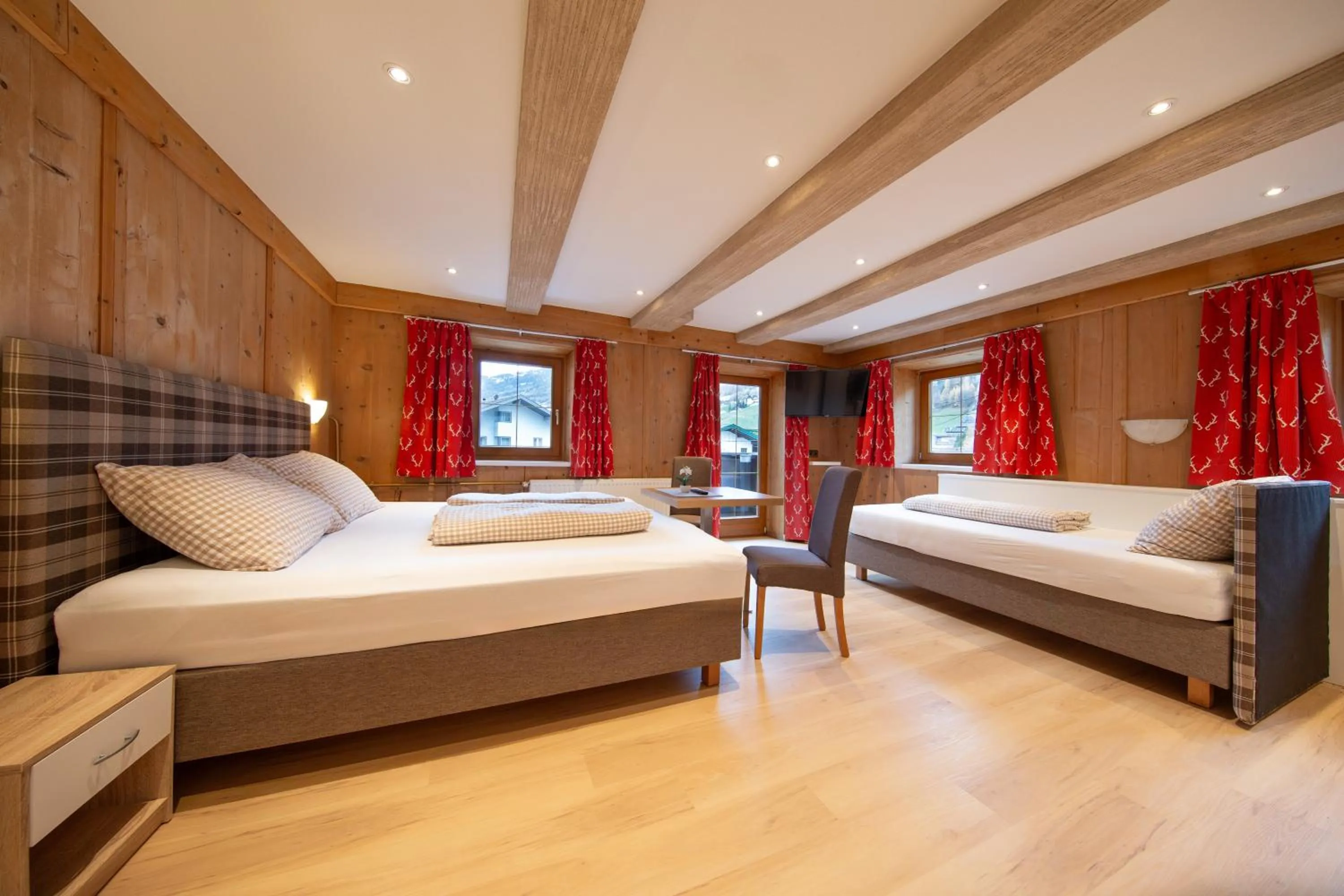 Photo of the whole room, Bed in Hotel Garni Schönblick