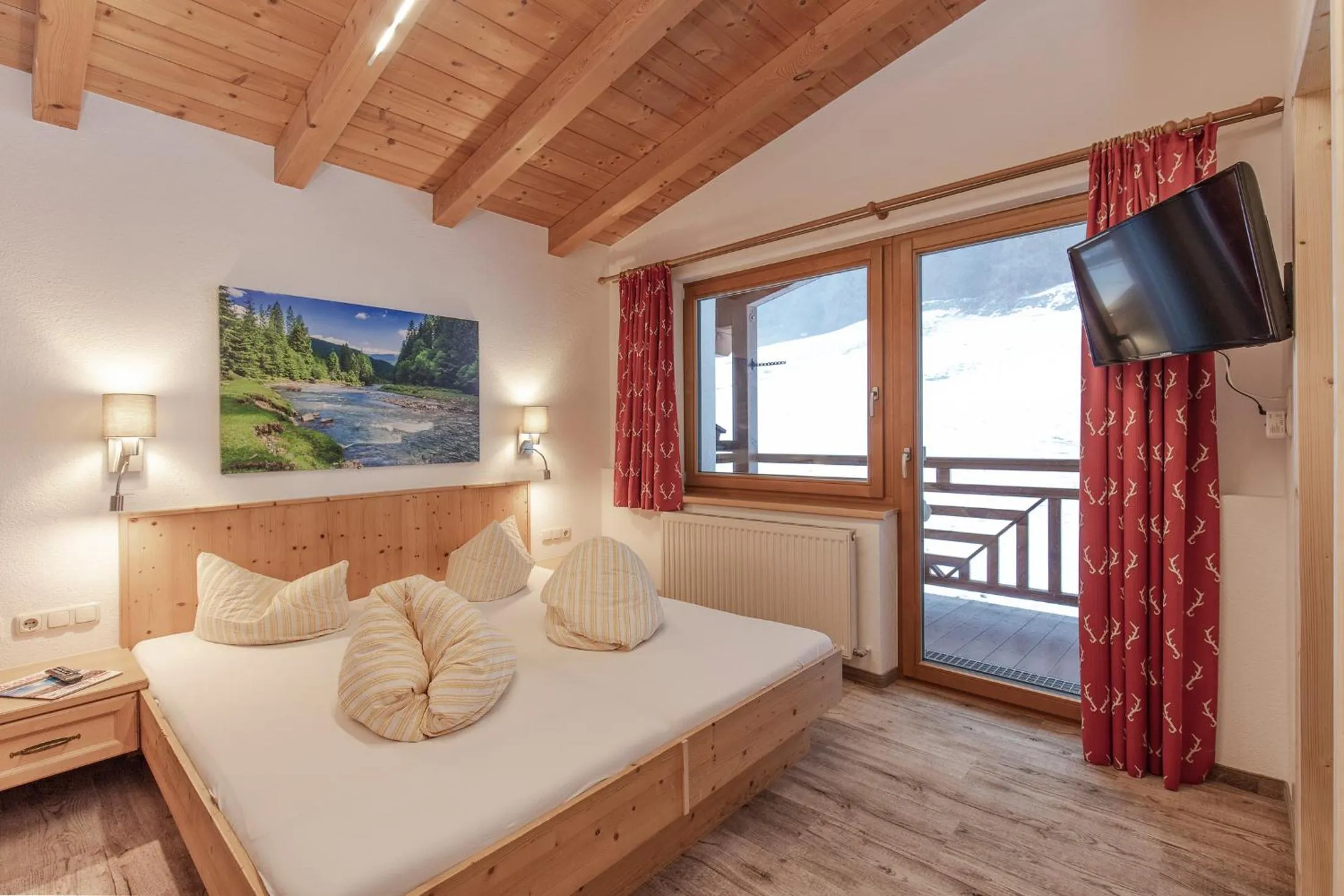 Photo of the whole room, Bed in Hotel Garni Schönblick