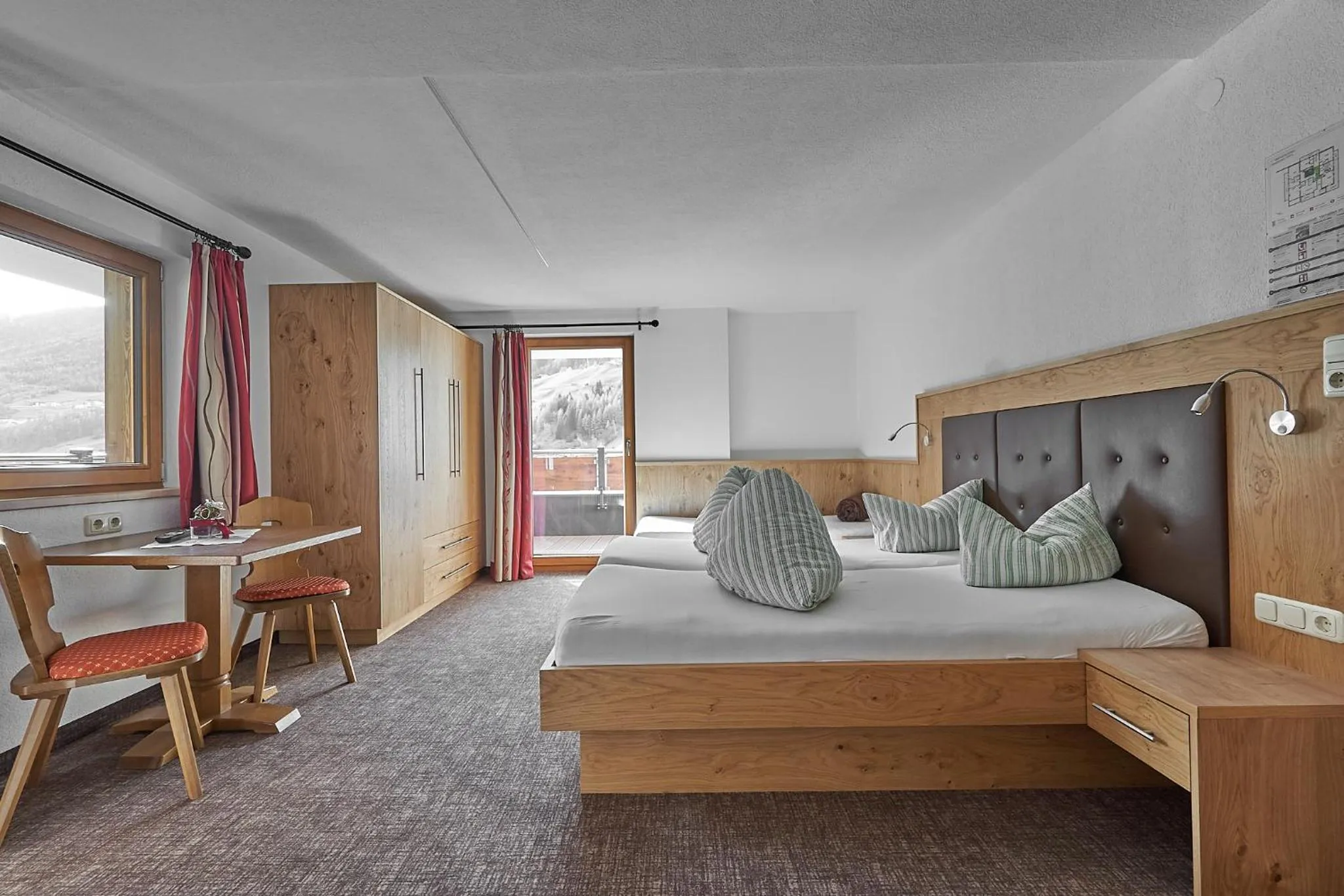 Photo of the whole room, Bed in Hotel Garni Schönblick