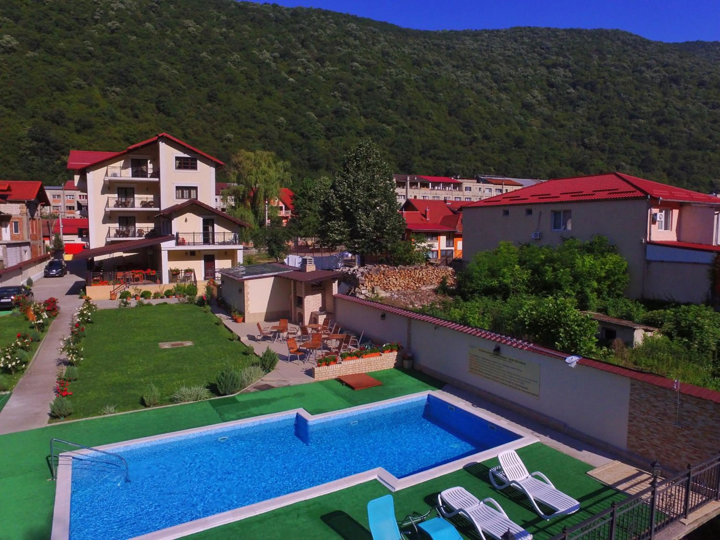 Swimming pool in Pension Noblesse