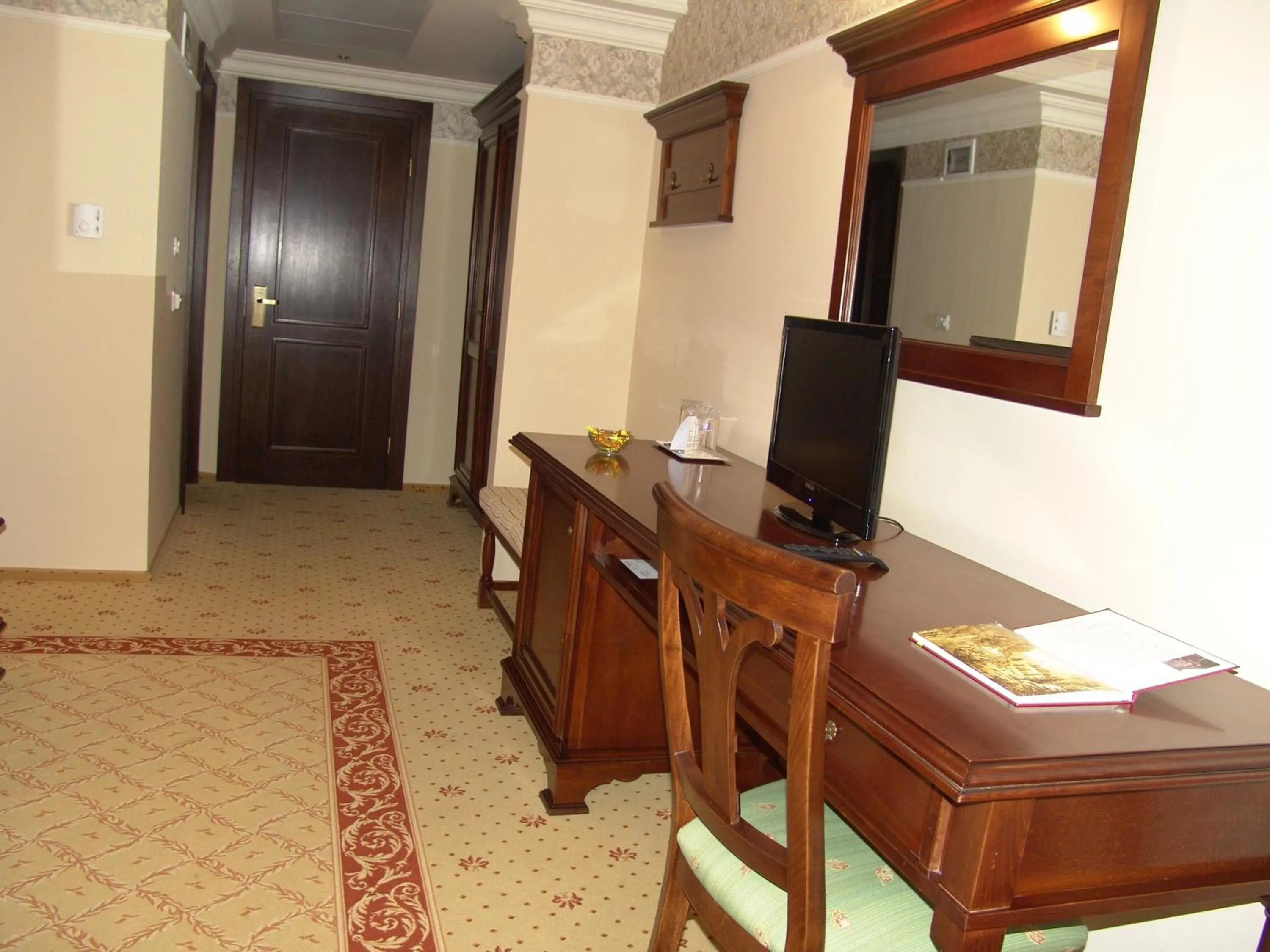 Communal lounge/ TV room in Pension Noblesse