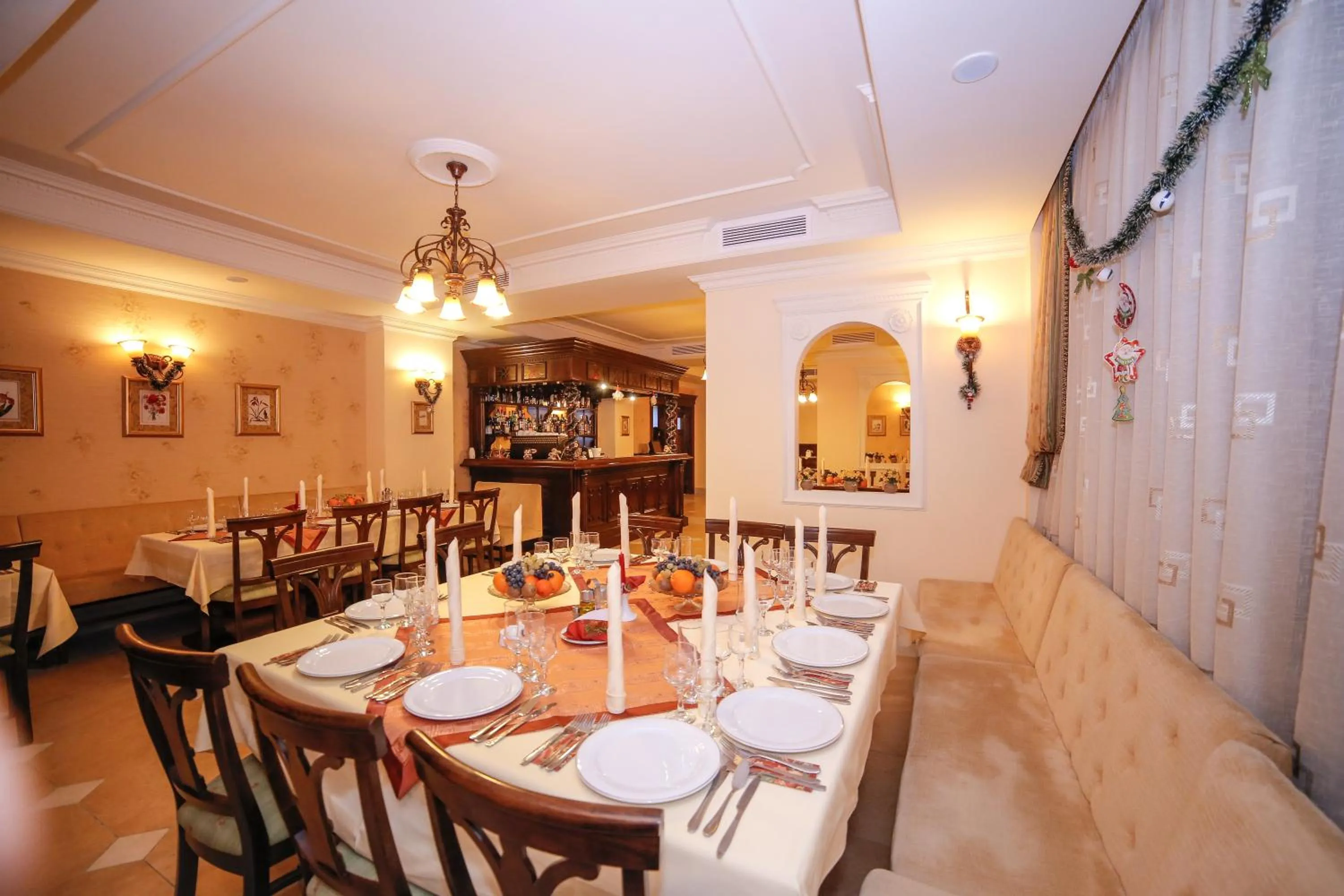 Restaurant/places to eat in Pension Noblesse