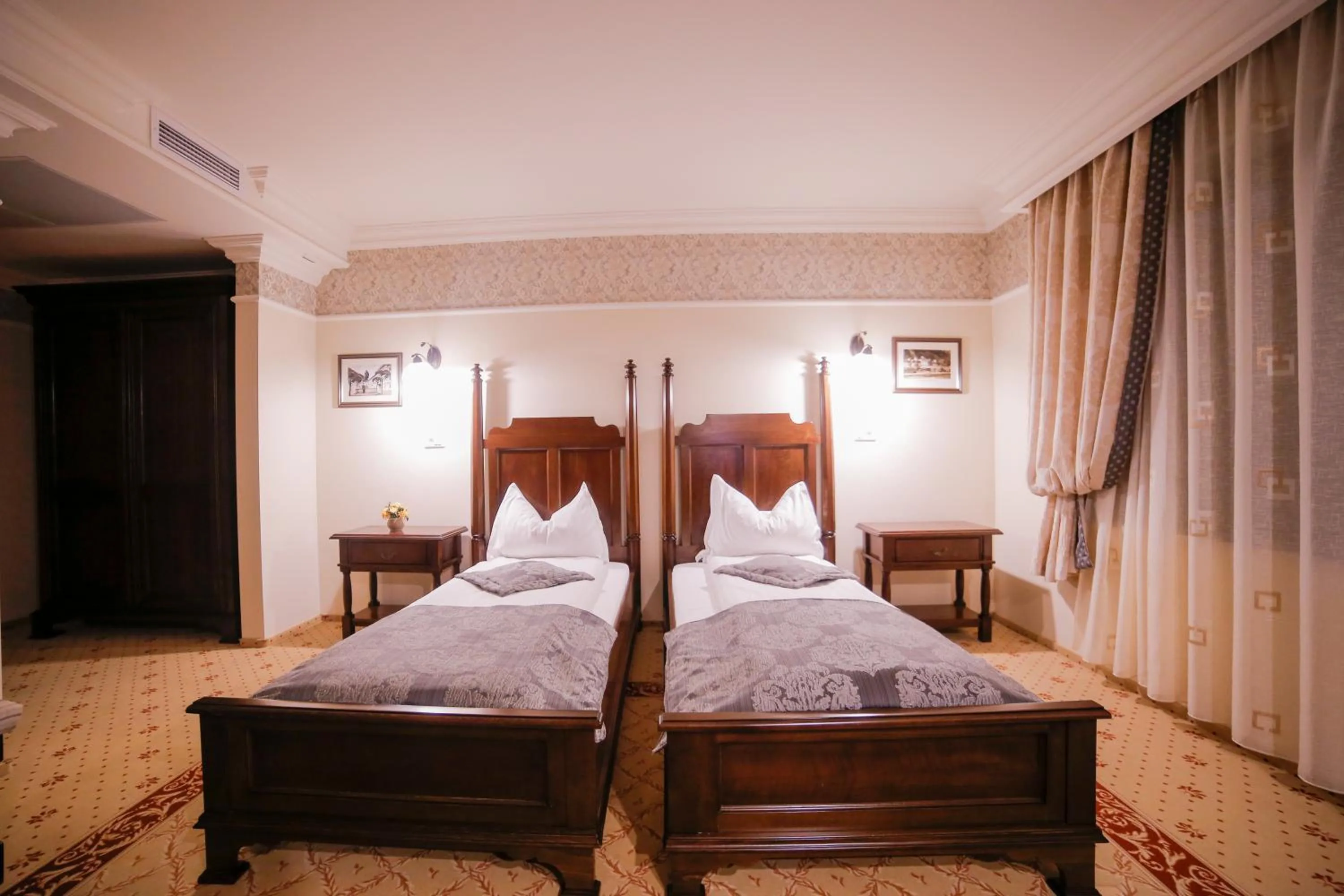 Photo of the whole room, Bed in Pension Noblesse