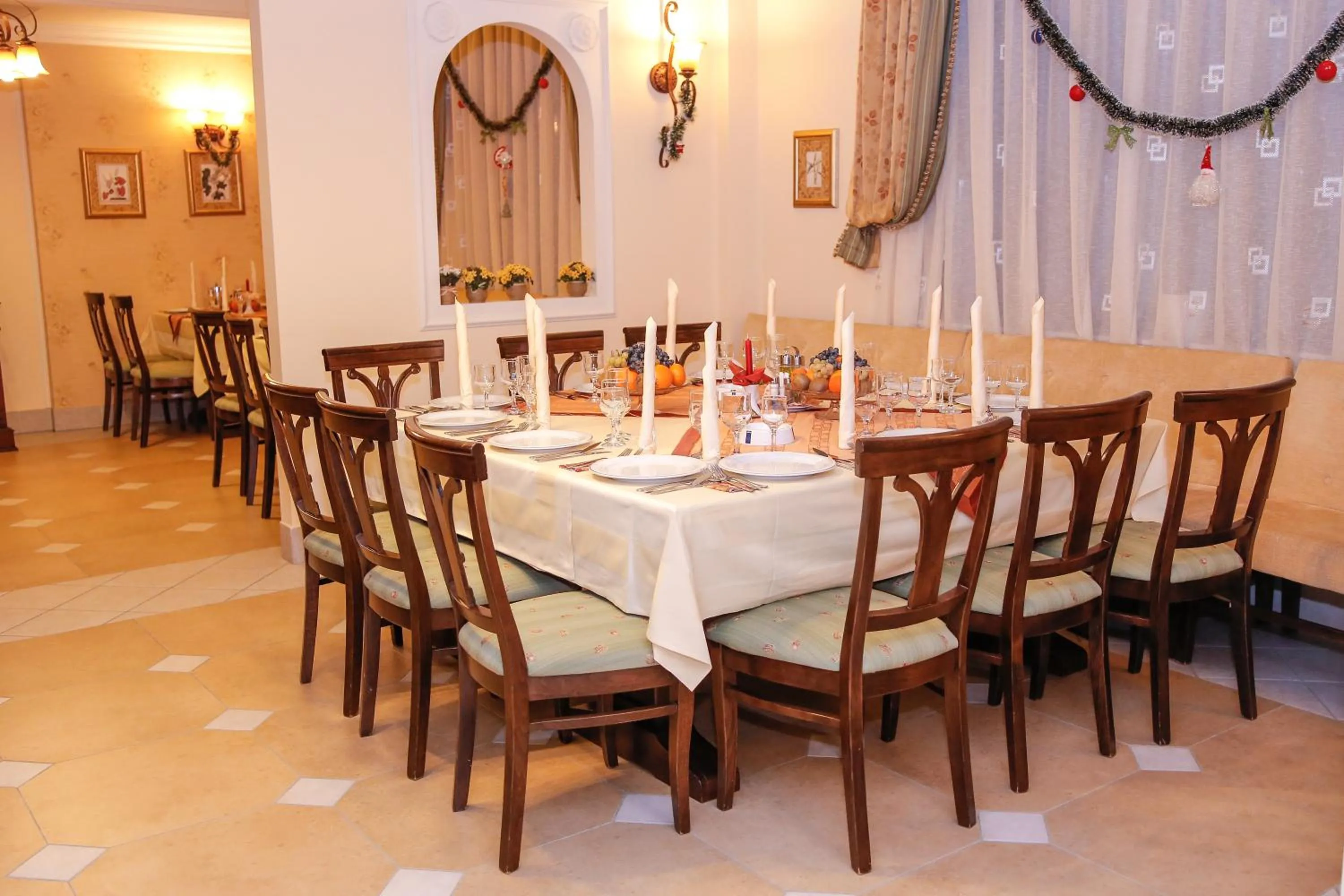 Restaurant/places to eat in Pension Noblesse