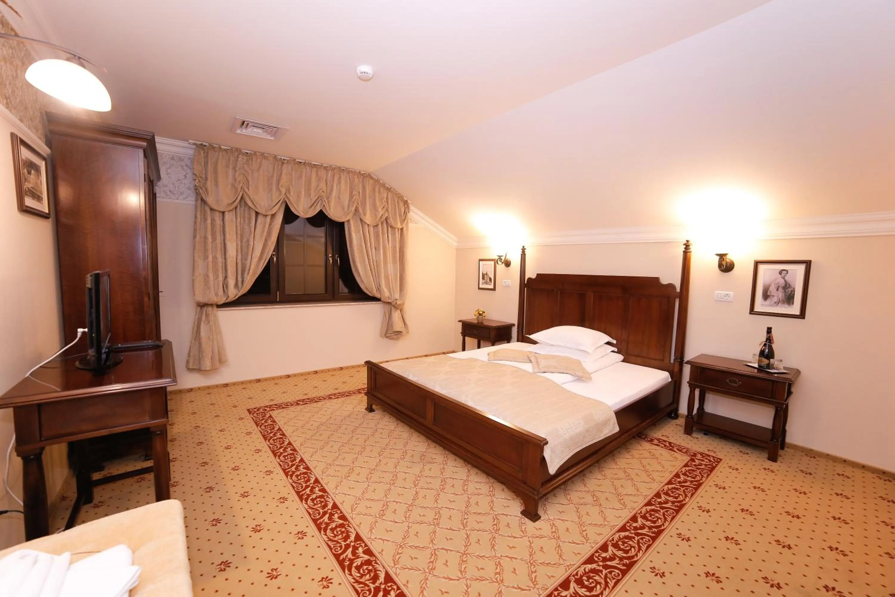 Photo of the whole room, Bed in Pension Noblesse