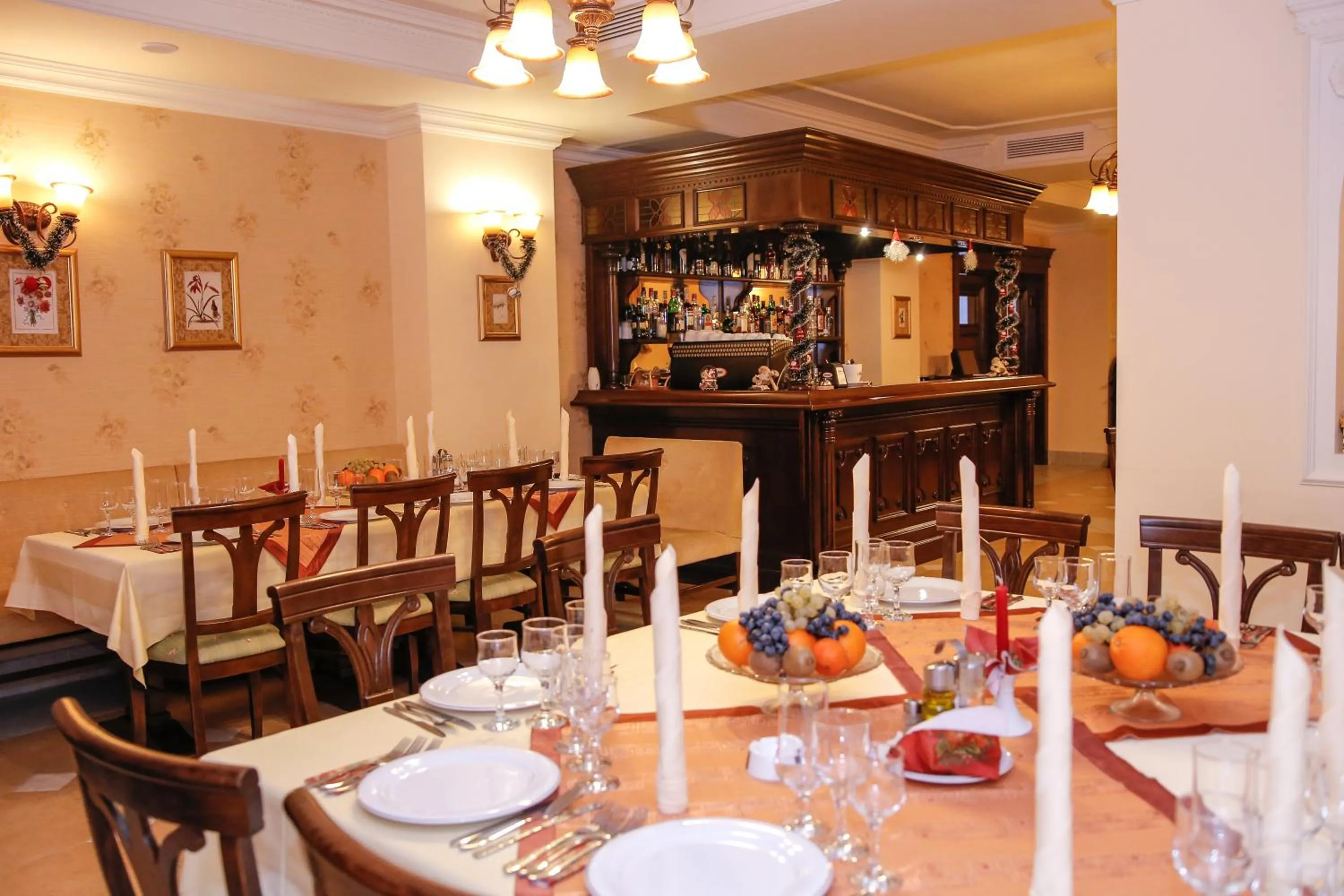 Restaurant/places to eat in Pension Noblesse