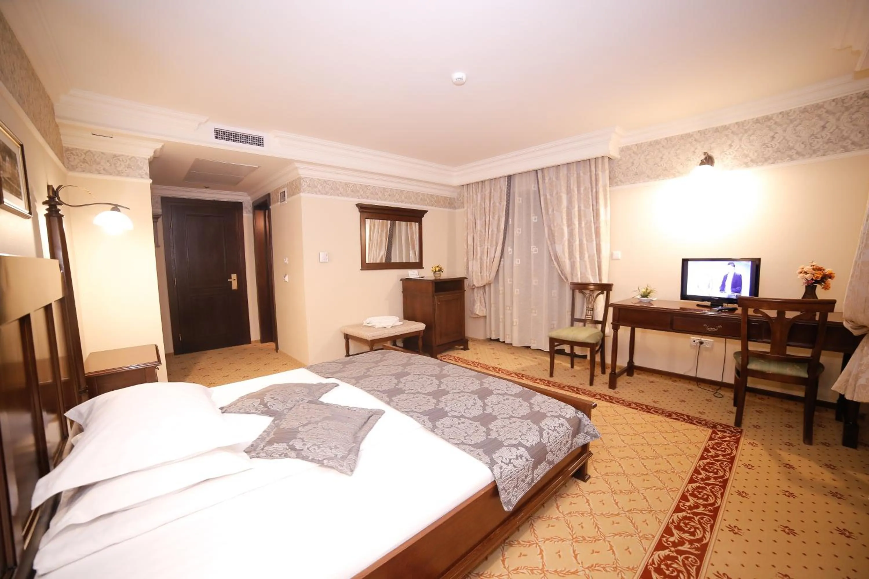 Photo of the whole room, Bed in Pension Noblesse