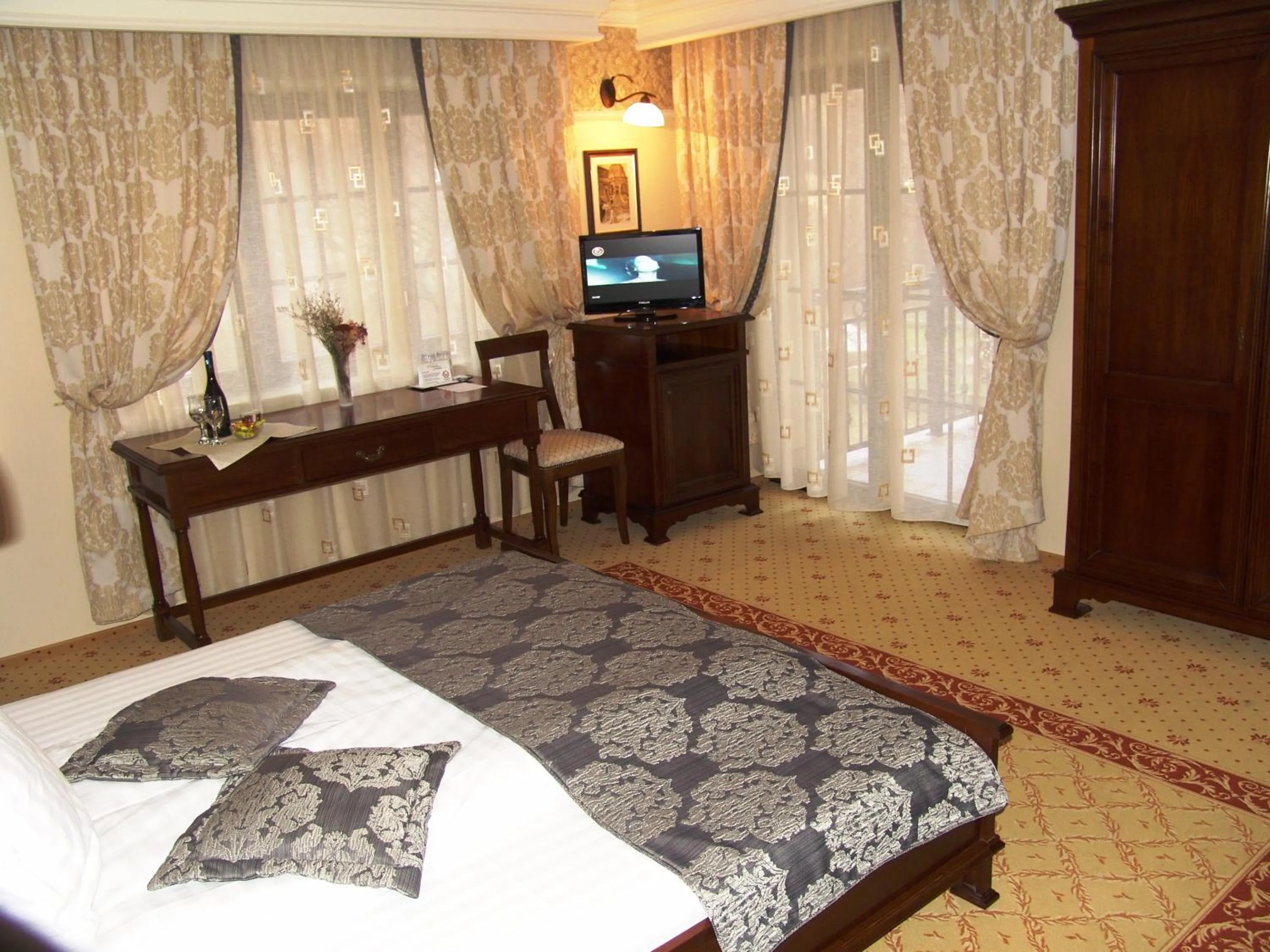 Photo of the whole room, Bed in Pension Noblesse