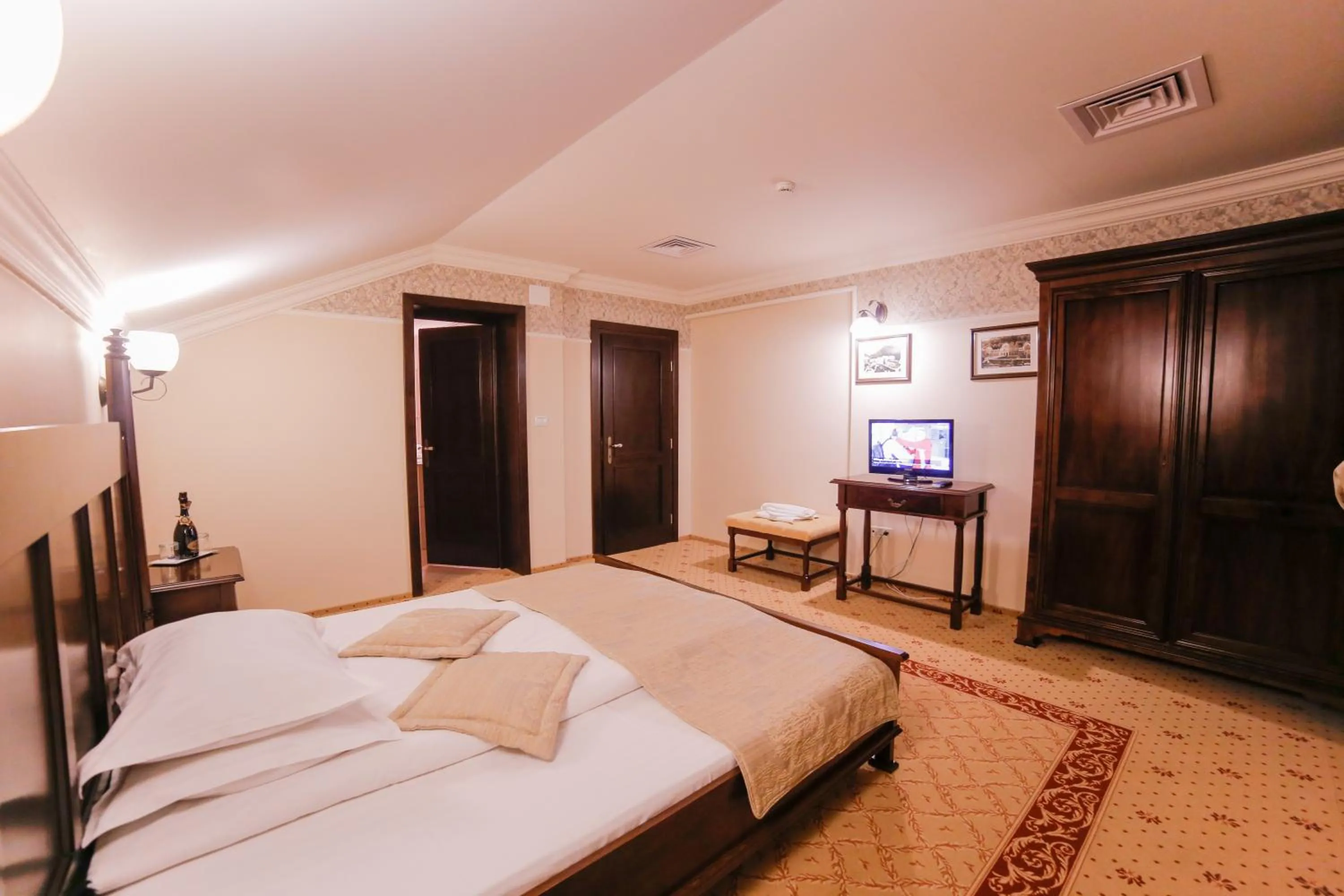 Photo of the whole room, Bed in Pension Noblesse
