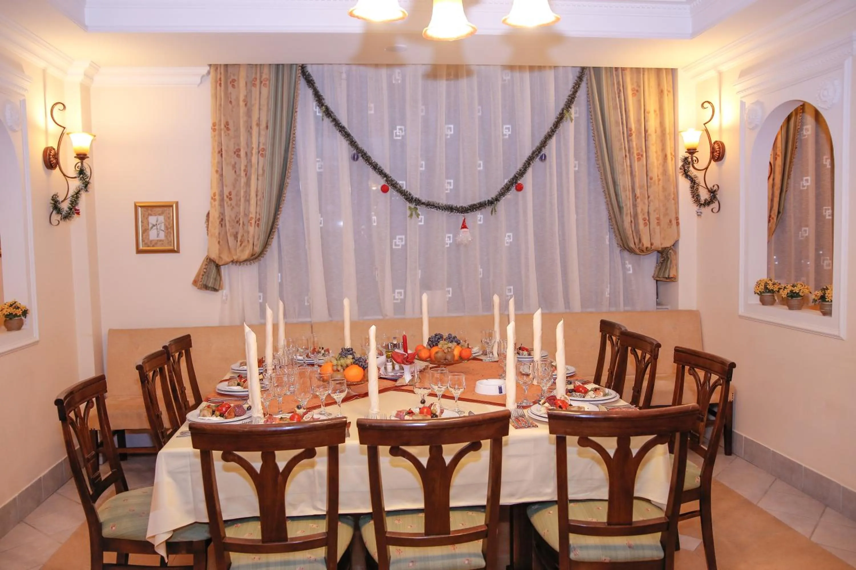 Restaurant/places to eat in Pension Noblesse