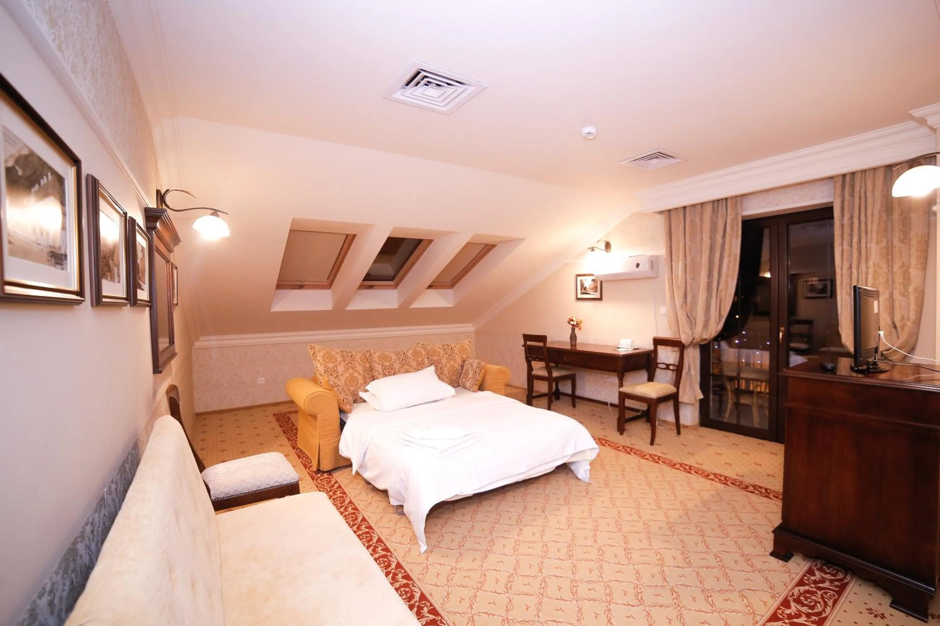 Photo of the whole room, Bed in Pension Noblesse