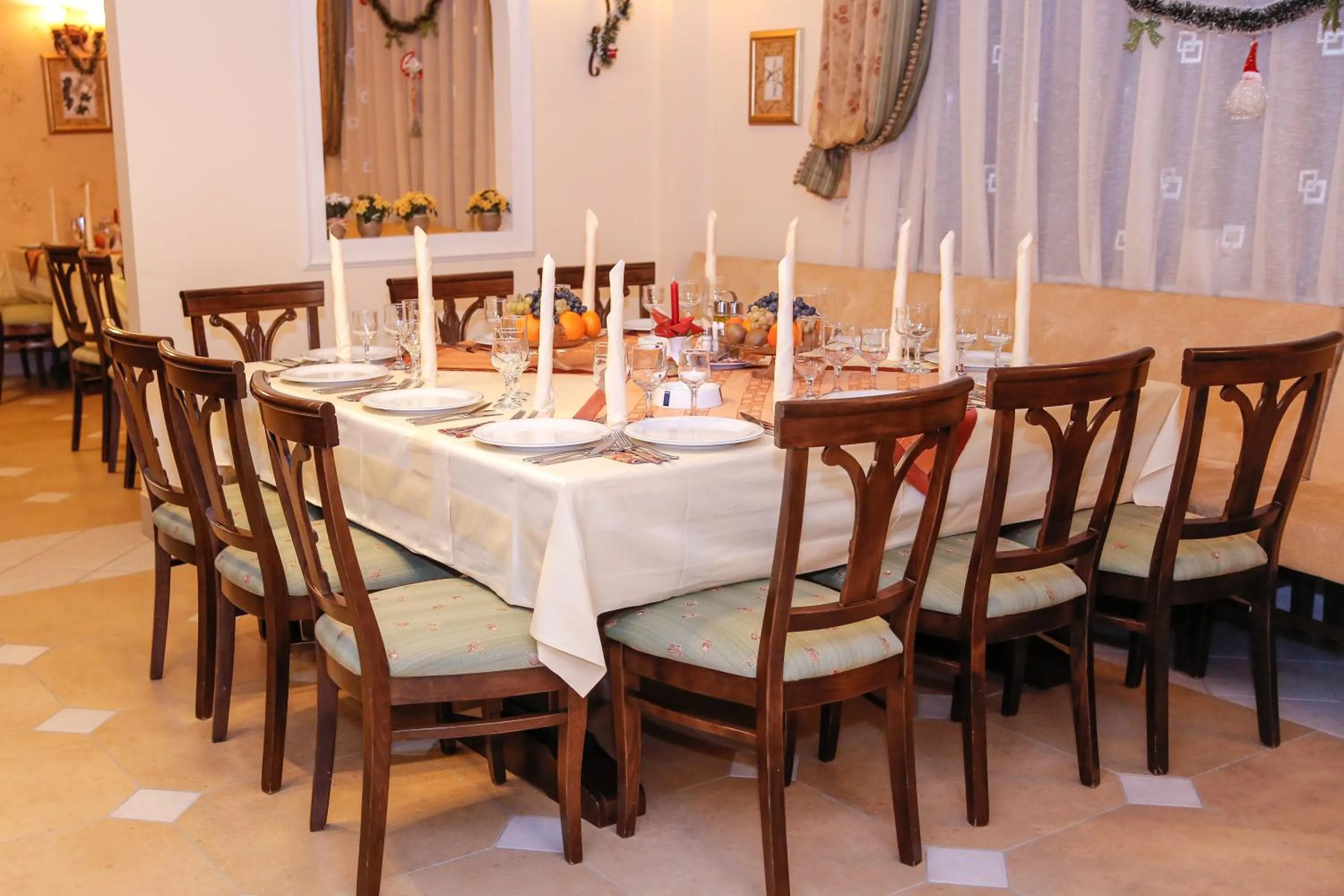 Restaurant/places to eat in Pension Noblesse
