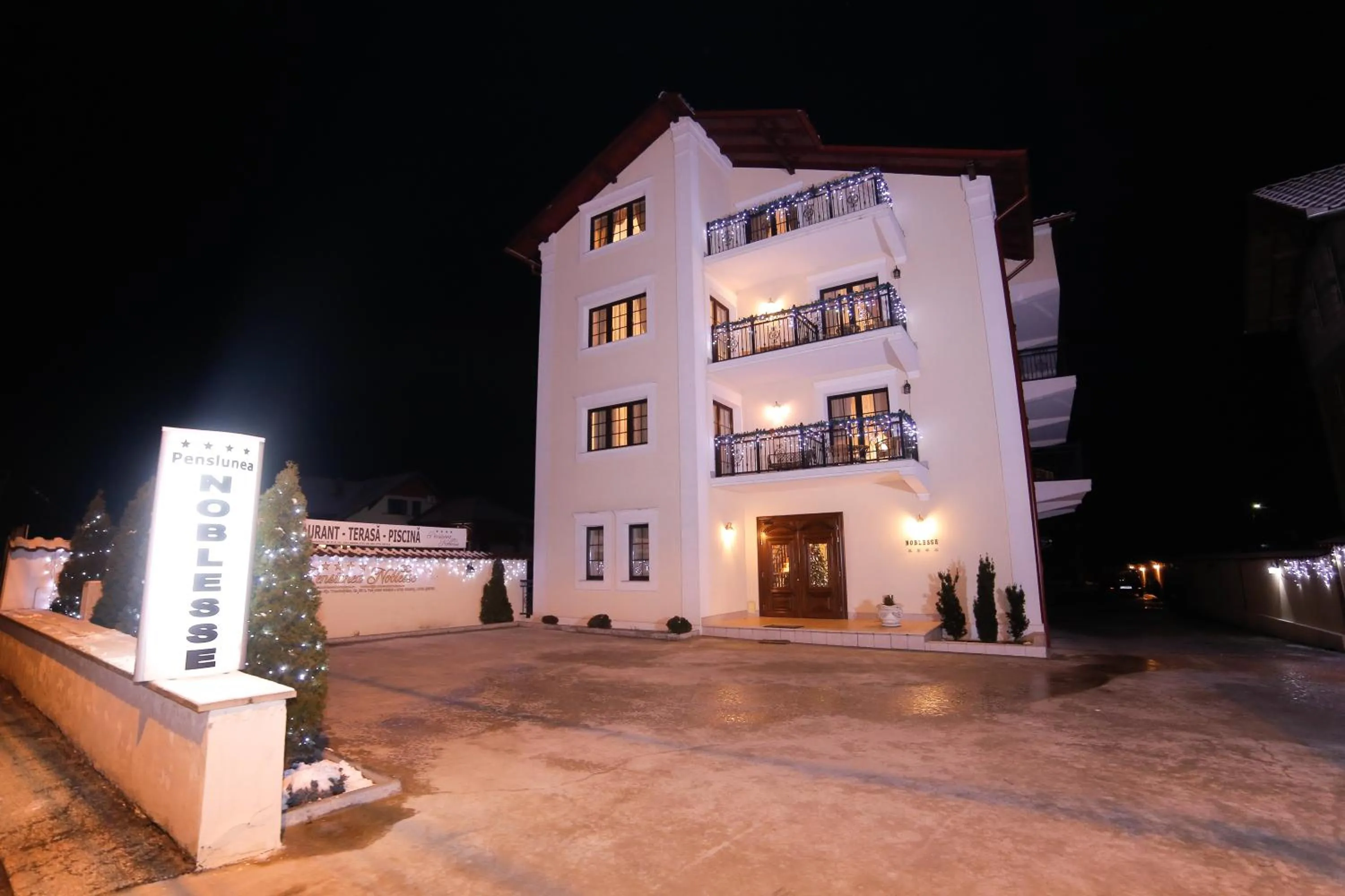 Facade/entrance in Pension Noblesse