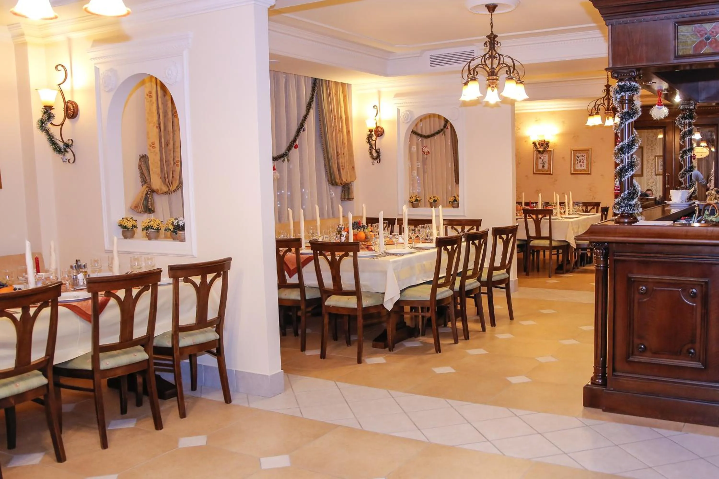 Restaurant/places to eat in Pension Noblesse