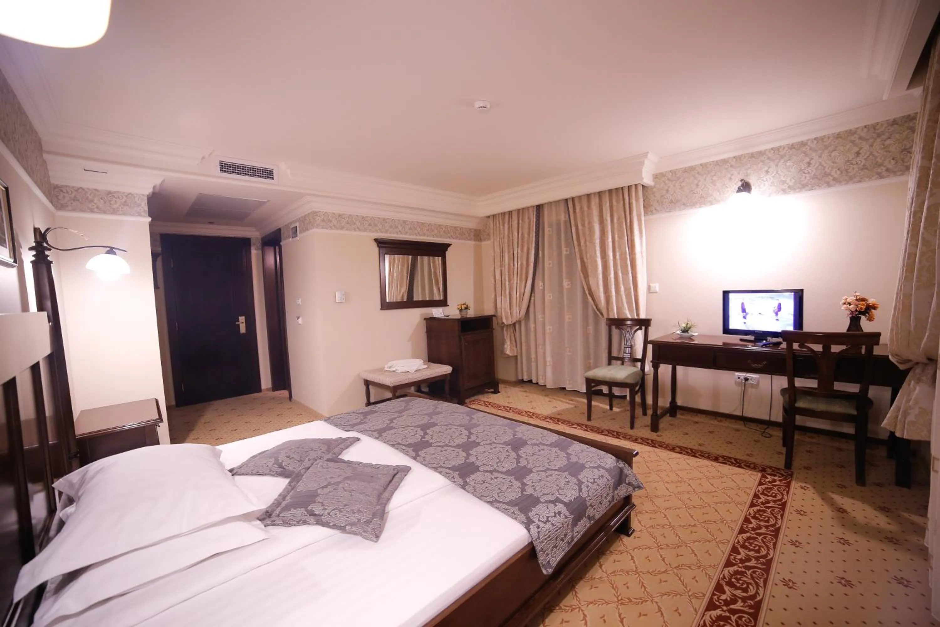 Photo of the whole room, Bed in Pension Noblesse