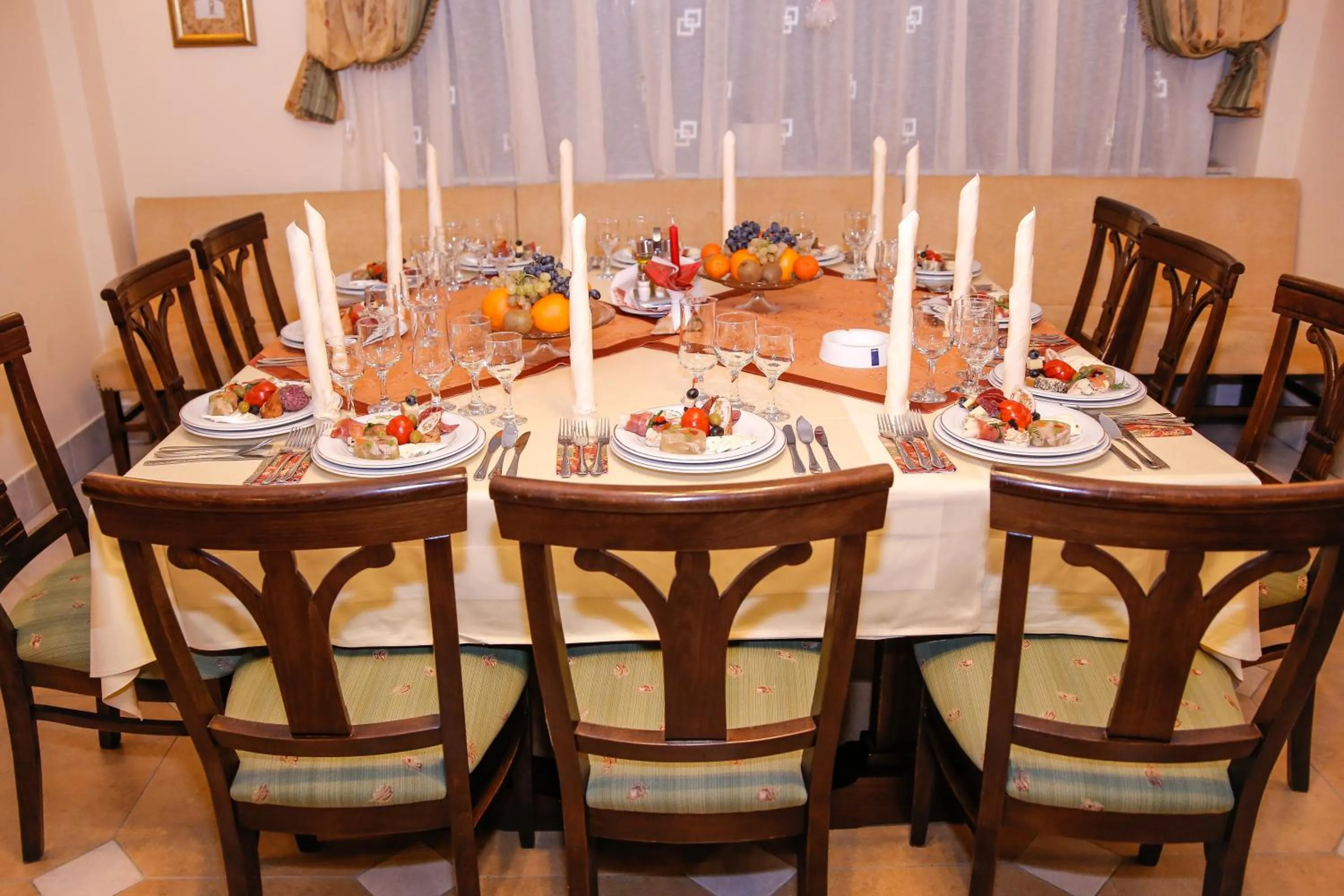 Restaurant/places to eat in Pension Noblesse