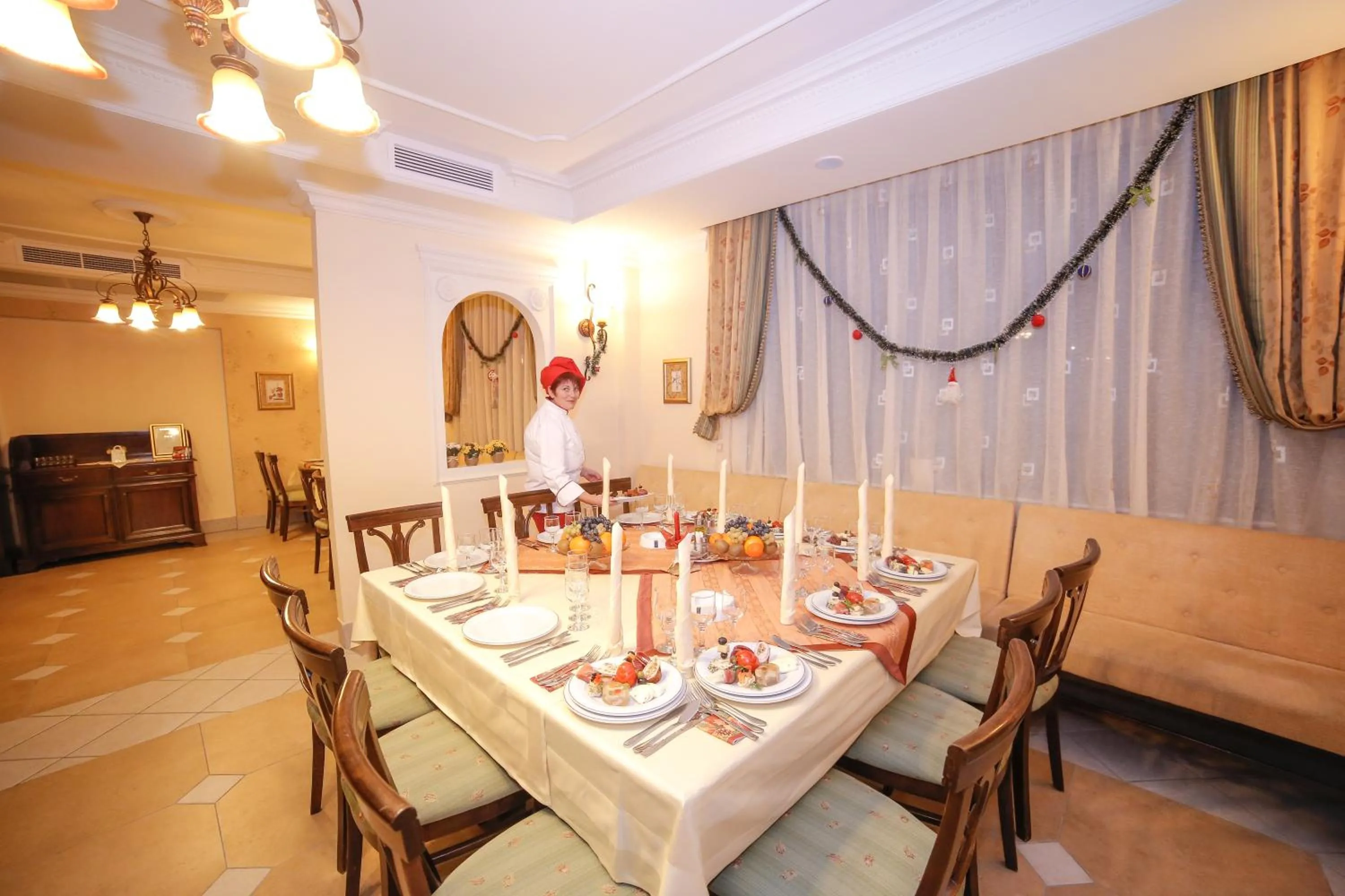 Restaurant/places to eat in Pension Noblesse