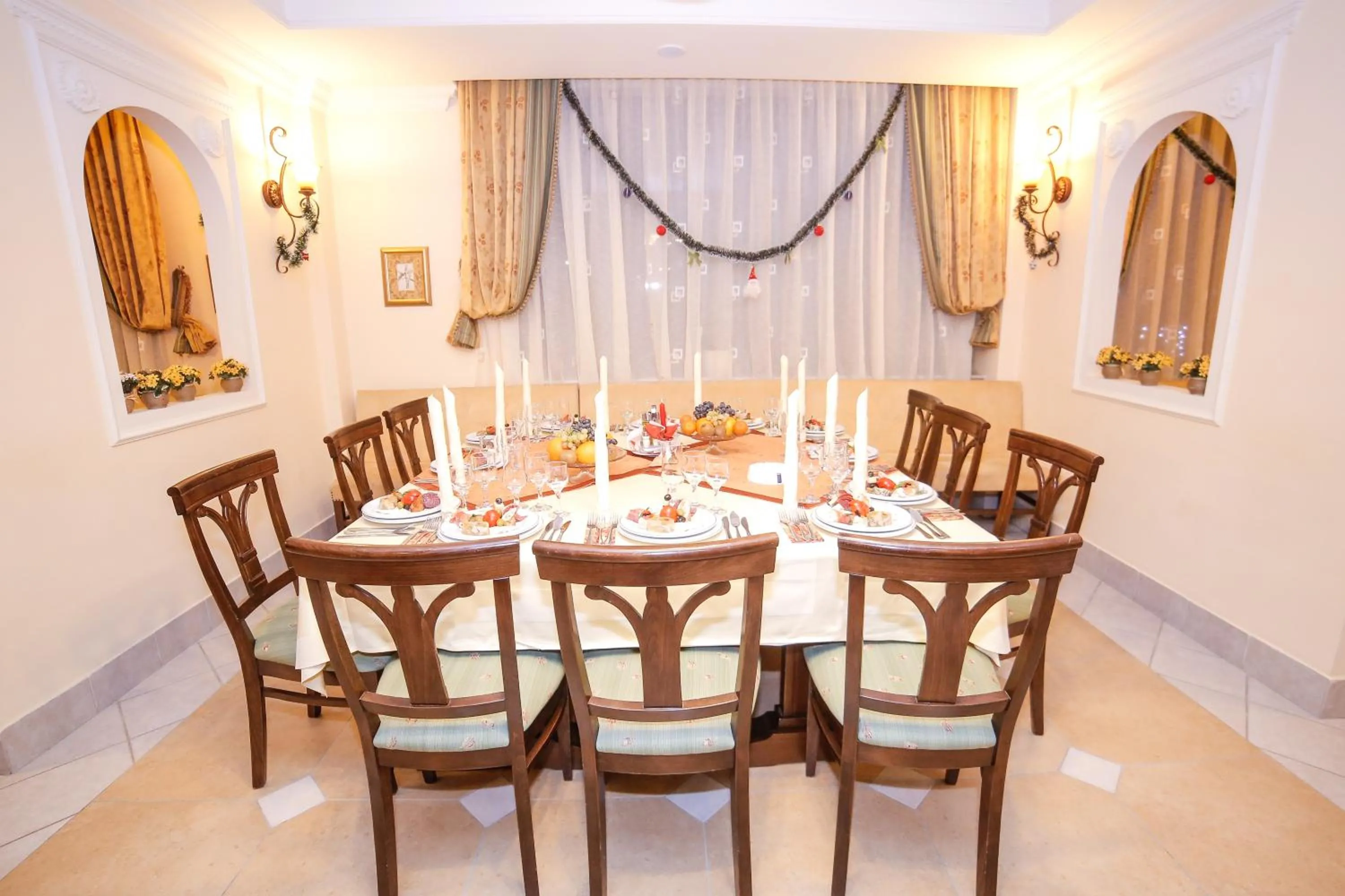 Restaurant/places to eat in Pension Noblesse