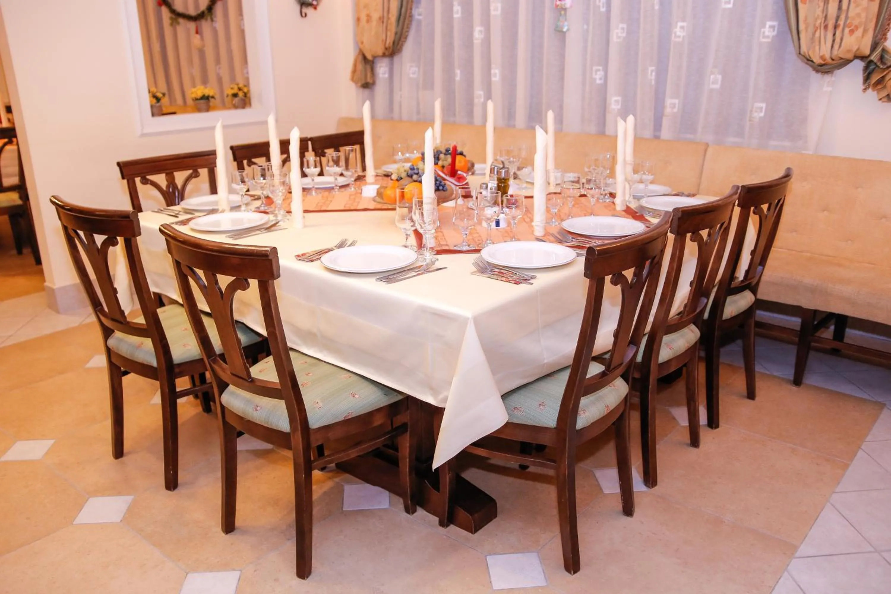 Restaurant/places to eat in Pension Noblesse