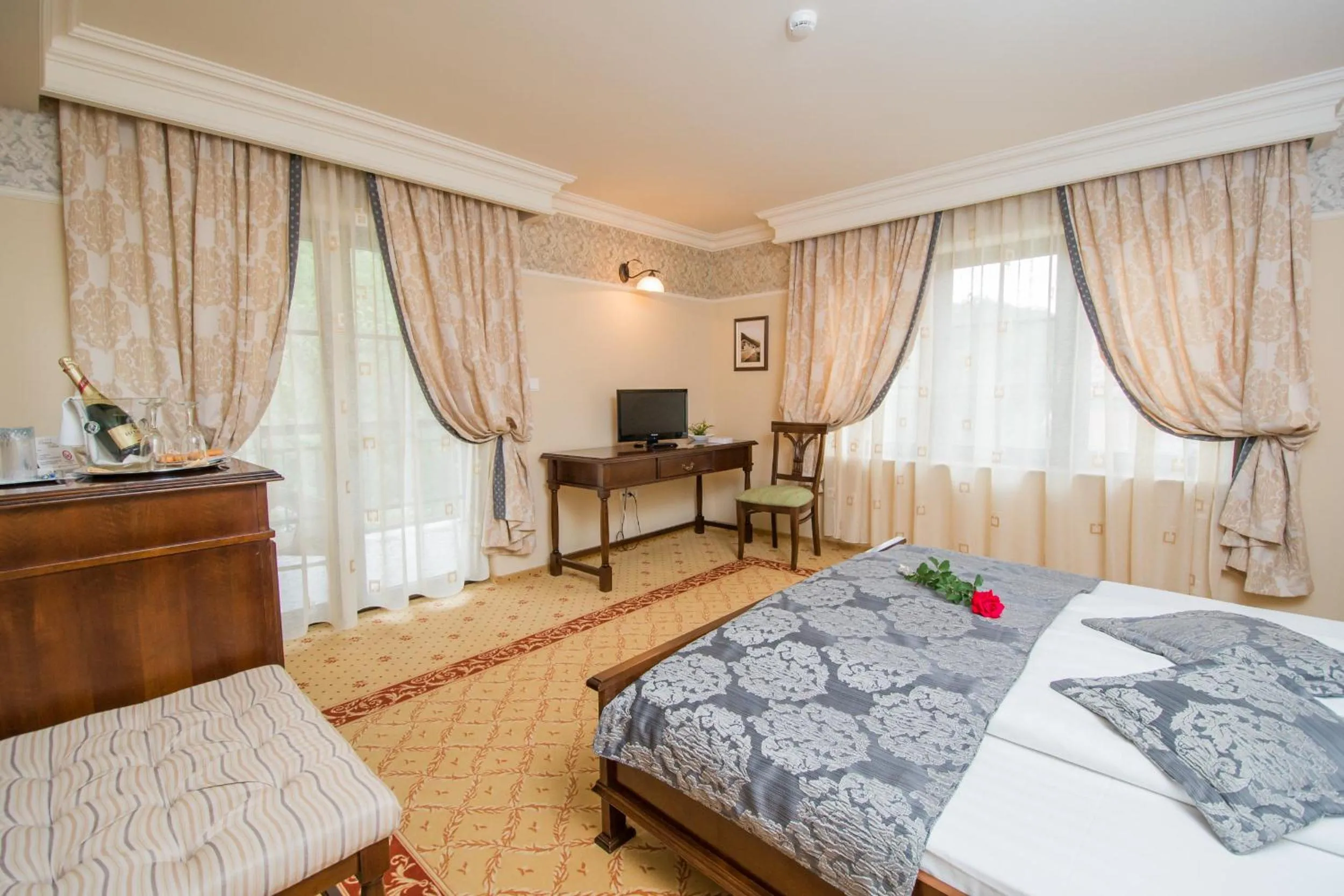 Photo of the whole room, Bed in Pension Noblesse