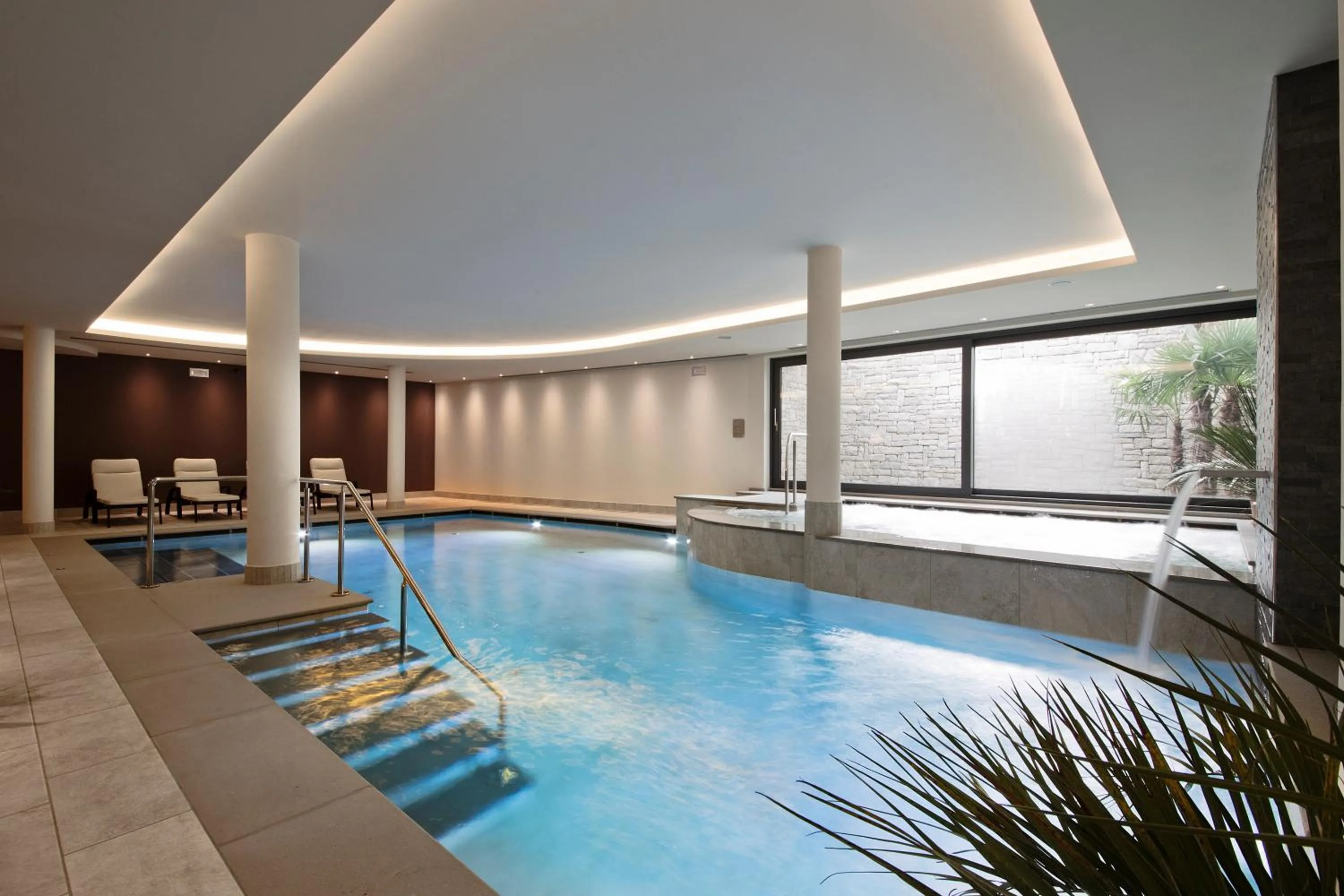 Swimming pool in Hotel Ambassador